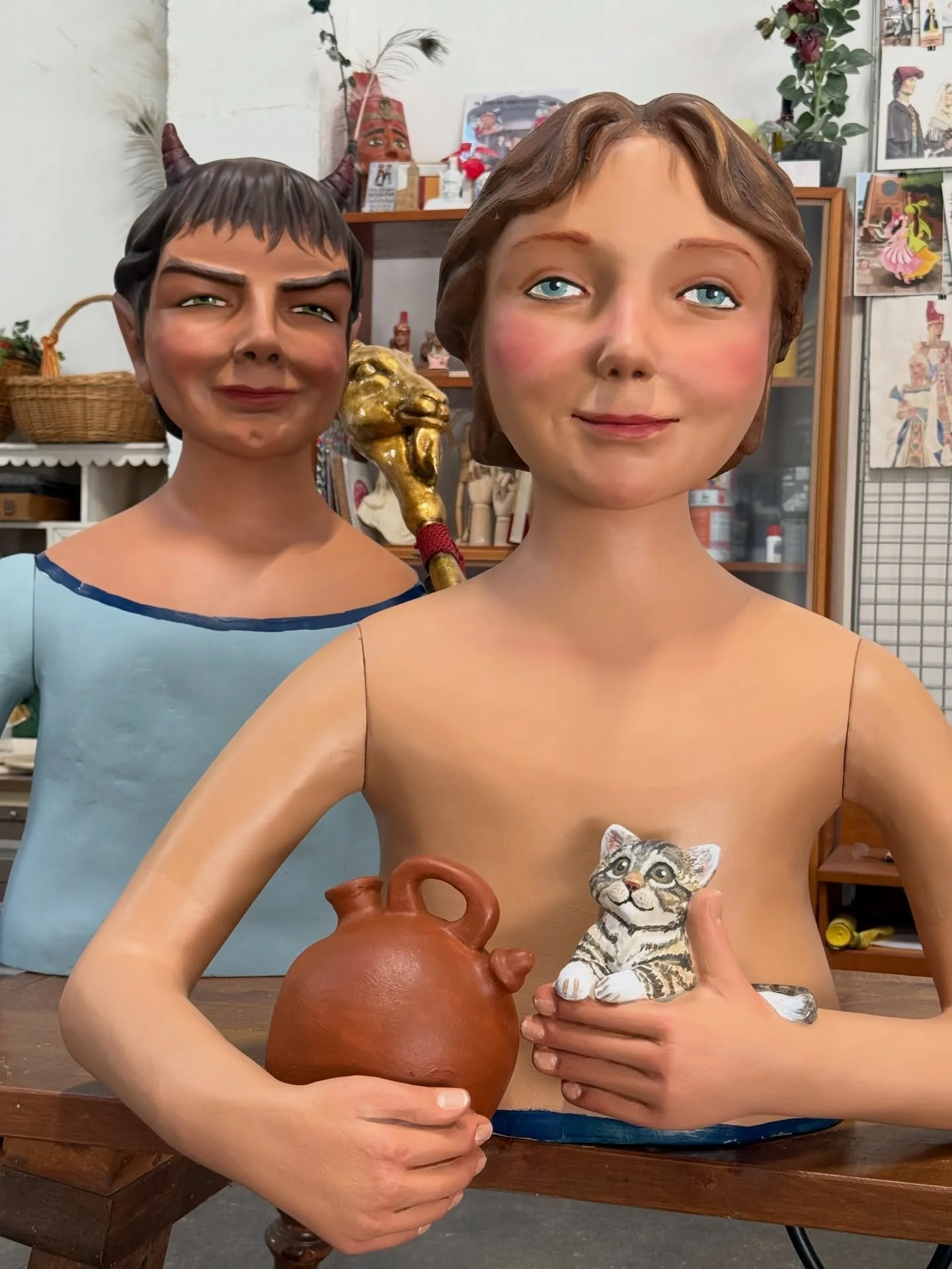 🐱😈RESTAURACI&Oacute; DELS GEGANTONS INFANTILS DE MARTORELL 😈🐱

Aquests dies hem treballat amb els gegantons infantils de Martorell, als quals els hi hem reparat algunes parts on el cartr&oacute; estava debilitat o s&rsquo;havia trencat. Tamb&eacu