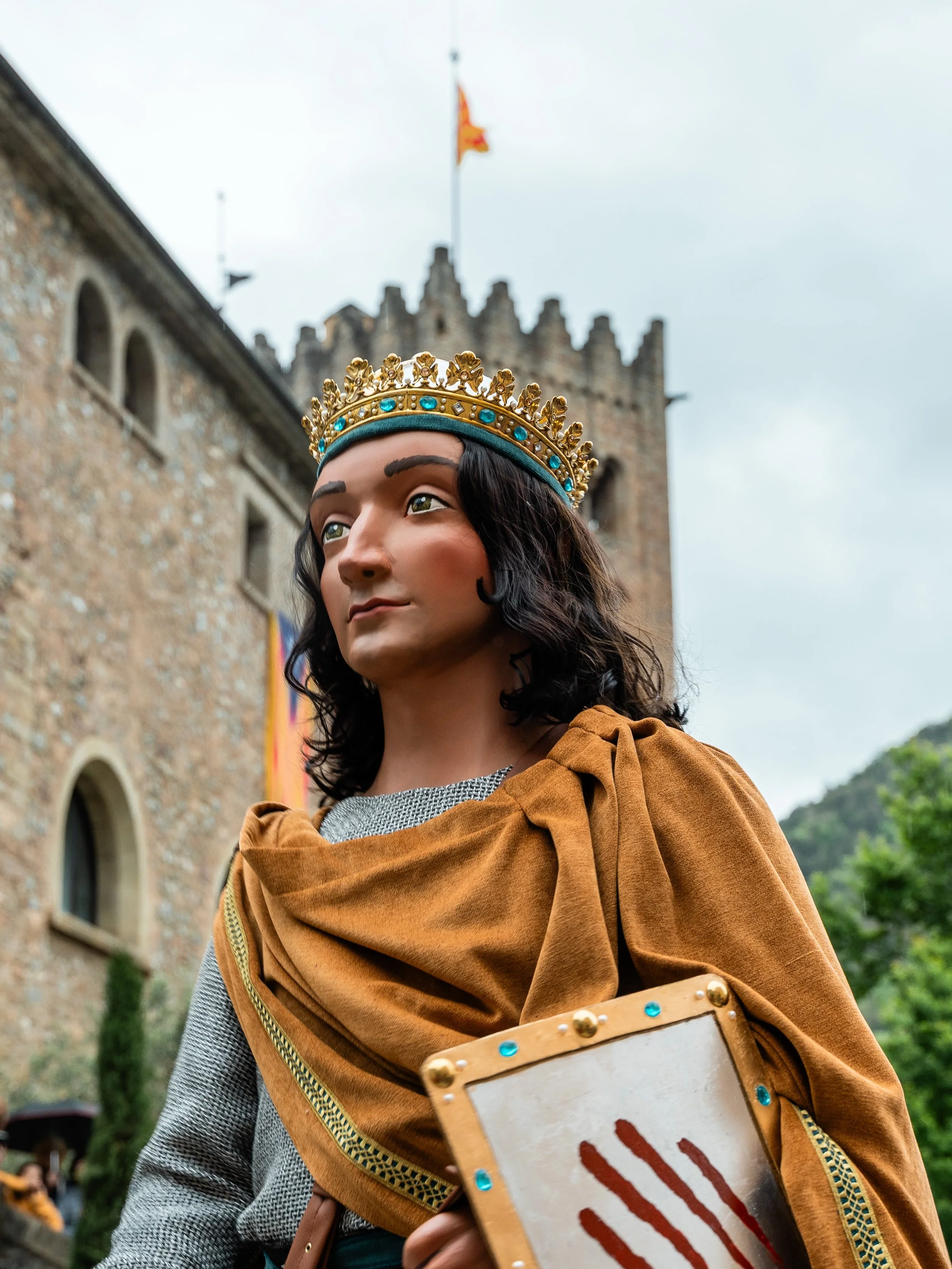 🛡️🗡️SUNYER I🗡️🛡️

Dins la festa major de Sant Eudald de Ripoll, s&rsquo;ha presentat en Sunyer I qui fou fill de Guifr&eacute; el Pil&oacute;s i Guinedell d&rsquo;Emp&uacute;ries i tamb&eacute; es convert&iacute; en Comte de Barcelona, Girona i O
