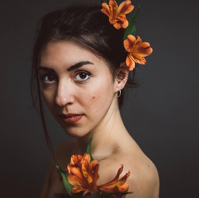 // kreativ 
#blumen #potrait #model #studioshooting #thislook #carolinphotography #kreativ