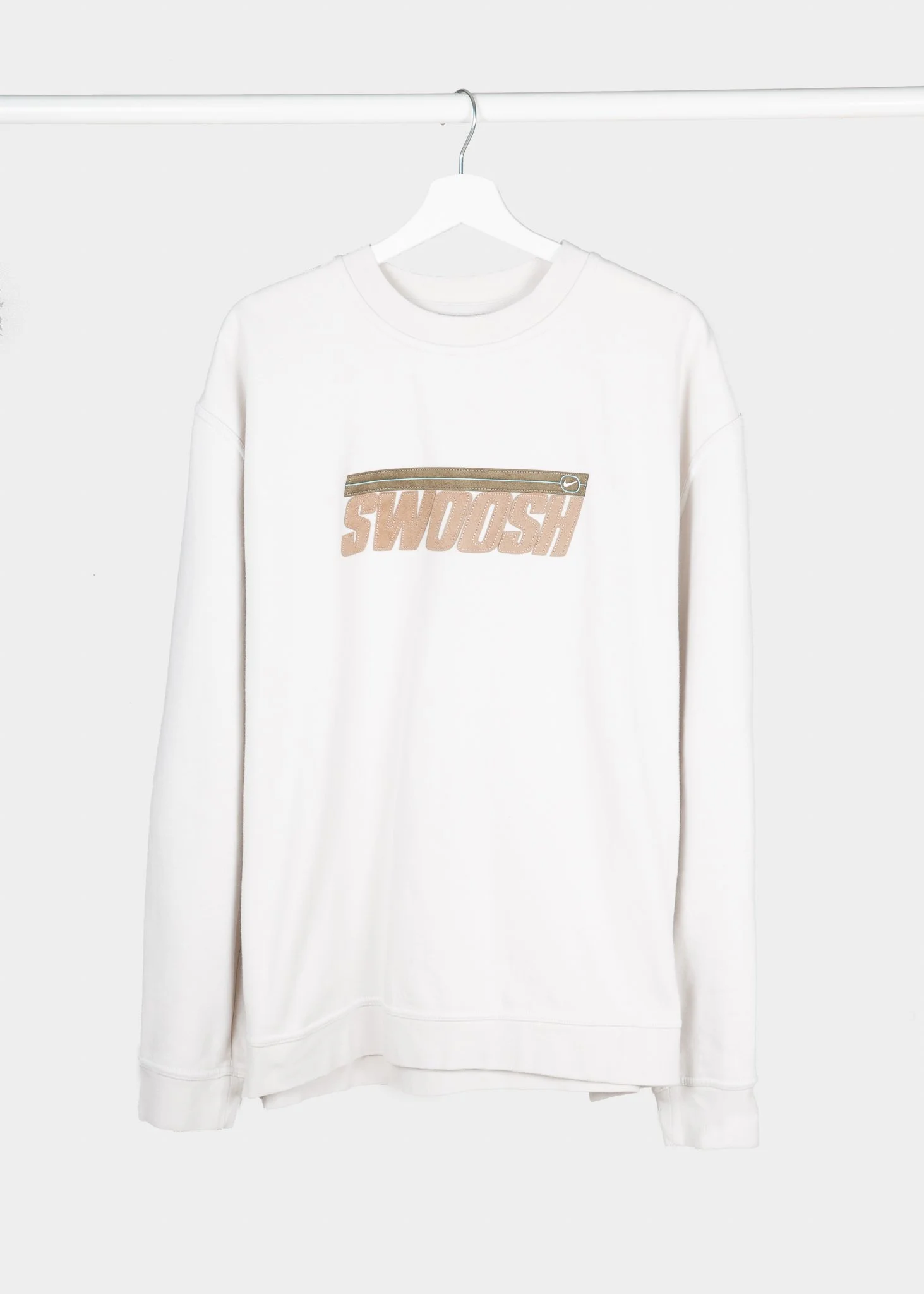 nike swoosh beige sweatshirt