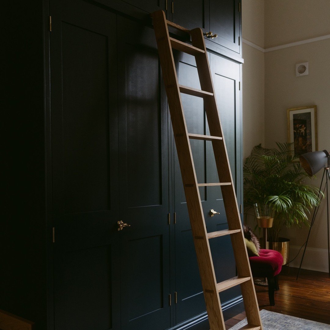 A classic combination of Hague Blue and brass, handsome top boxes and a custom oak ladder should make this Edinburgh Wardrobe the focal point of any room. However in this case there is some competition...

Send us the dimensions of your space to rece
