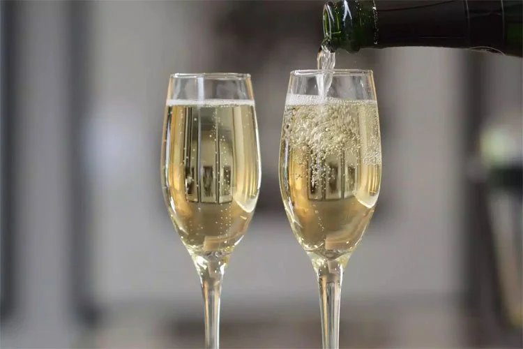 proseccoserved.jpg