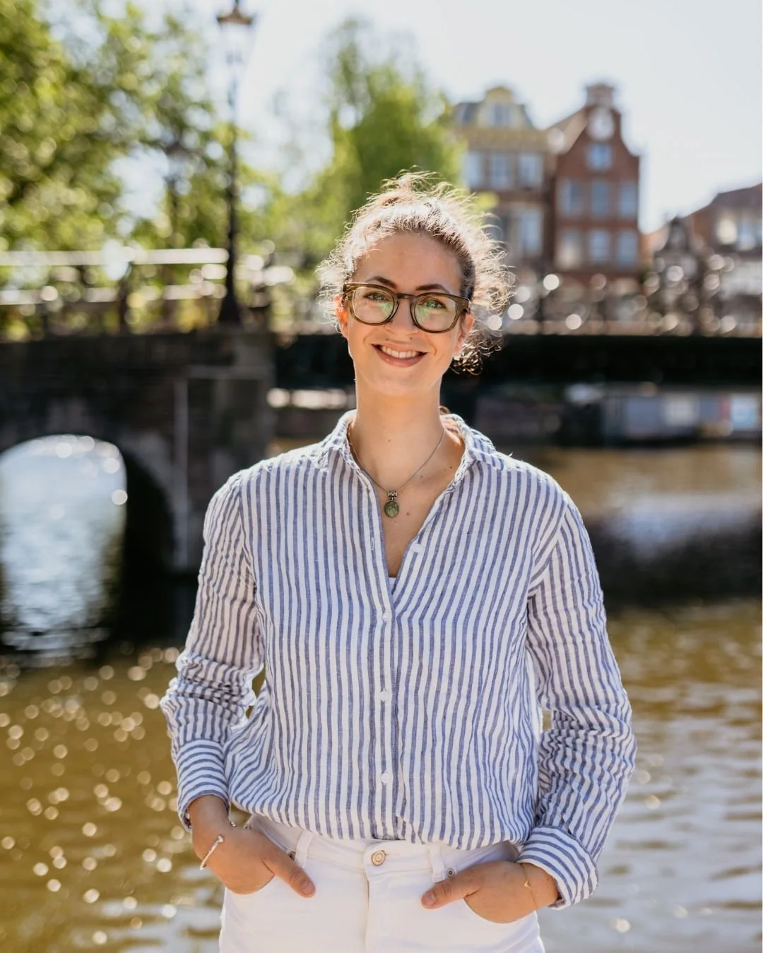Serving looks and cupcakes!

Please stop by on Saturday the 30th of august to celebrate 2 years of Gebak van Tabak open on the Schollenbrugstraat!