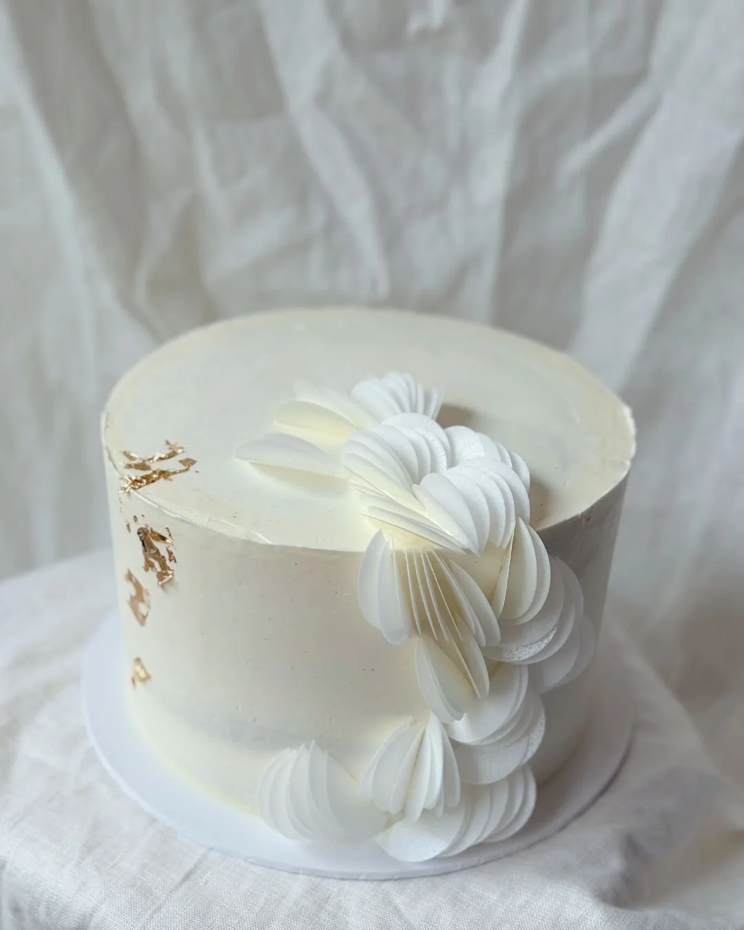 Finding inspiration in every journey! We are currently travelling through the beautiful scenery of Vietnam and Cambodia. 

This cream coloured beauty with delicate gold flakes was inspired by other cake designs, but also by every visited destination 