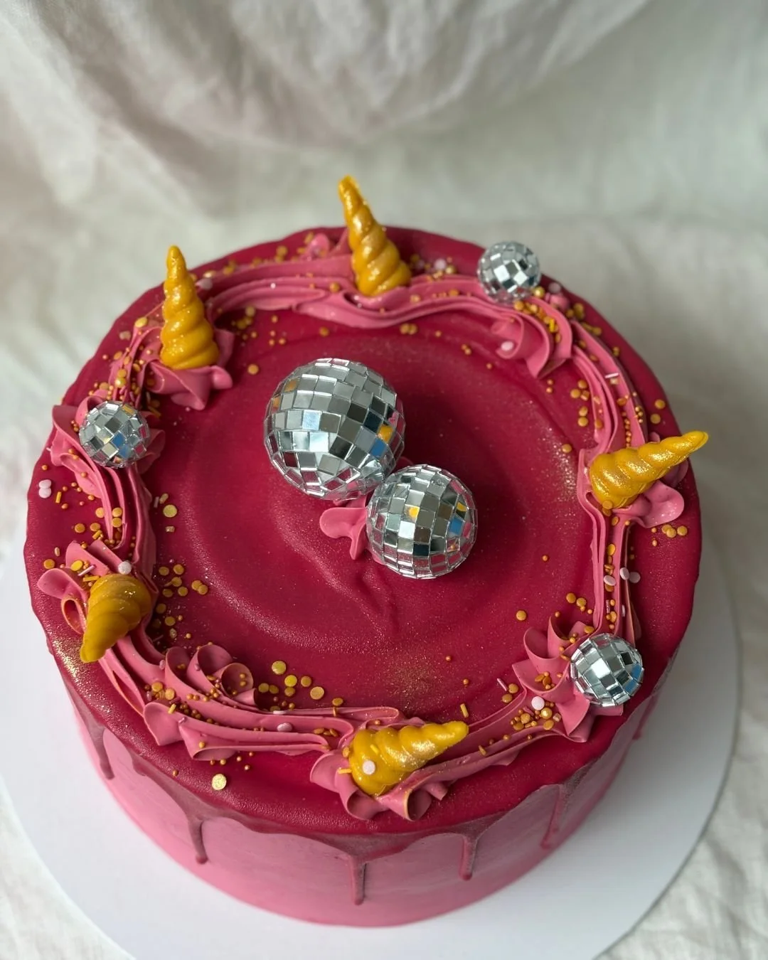 Another, inspired by vibrant nights and unforgettable moments! 

This hot pink party cake, sparkling with disco balls, captures the energy, music, and joy, a amazing showpiece for a sparkly celebration!