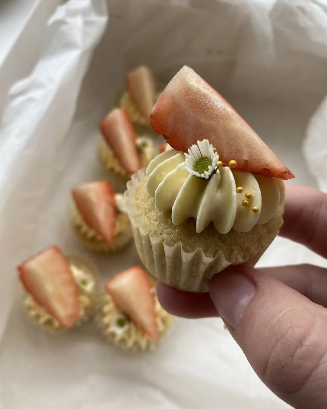 Spring is really really happening now! And with spring my wedding season has kicked off! 

I'm so happy to see the requests come in, I'm very busy with getting offers and design sketches done these weeks. If you are getting married this year, please 