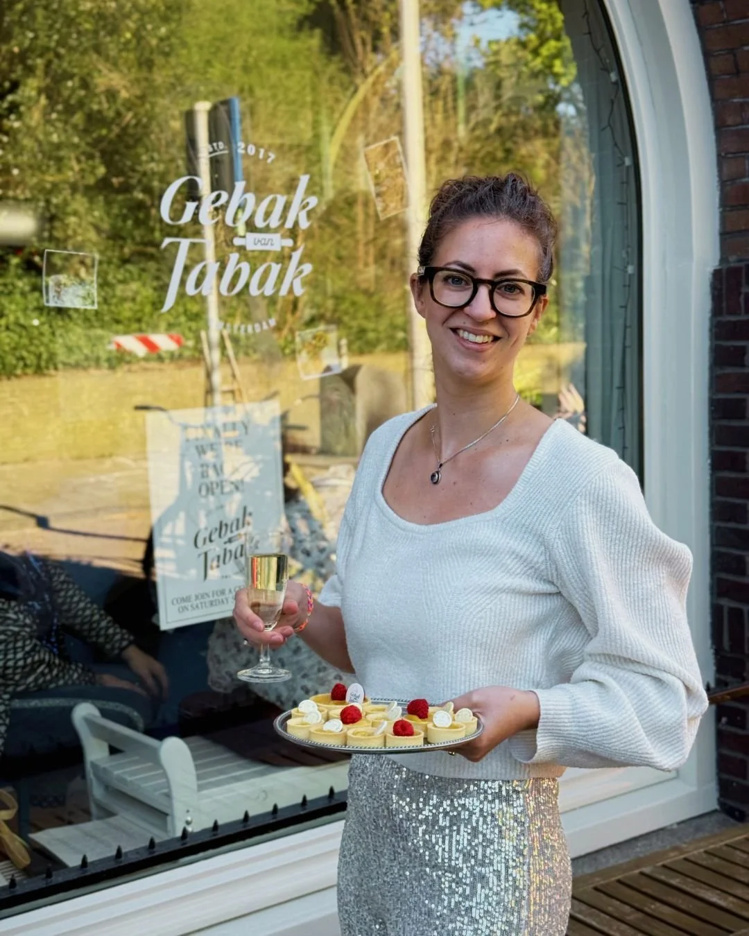 Another year older, another year sweeter! 

Celebrating my (35th!) birthday doing what I love most, baking cakes and drinking coffee and Champagne with all of you! Stop by this weekend for a little birthday gift from me!