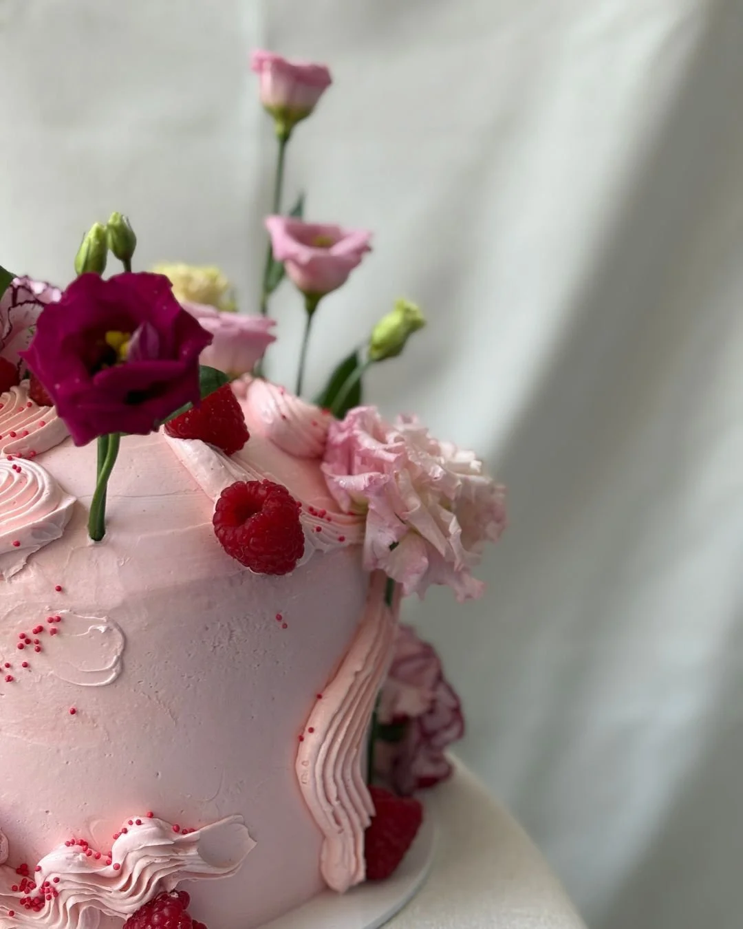 Always love switching up designs, this was a domed shape on request, which seemed a little daunting at first, because I love the smoothes, sharpest buttercream. But it turned out so cute, loving the colours.