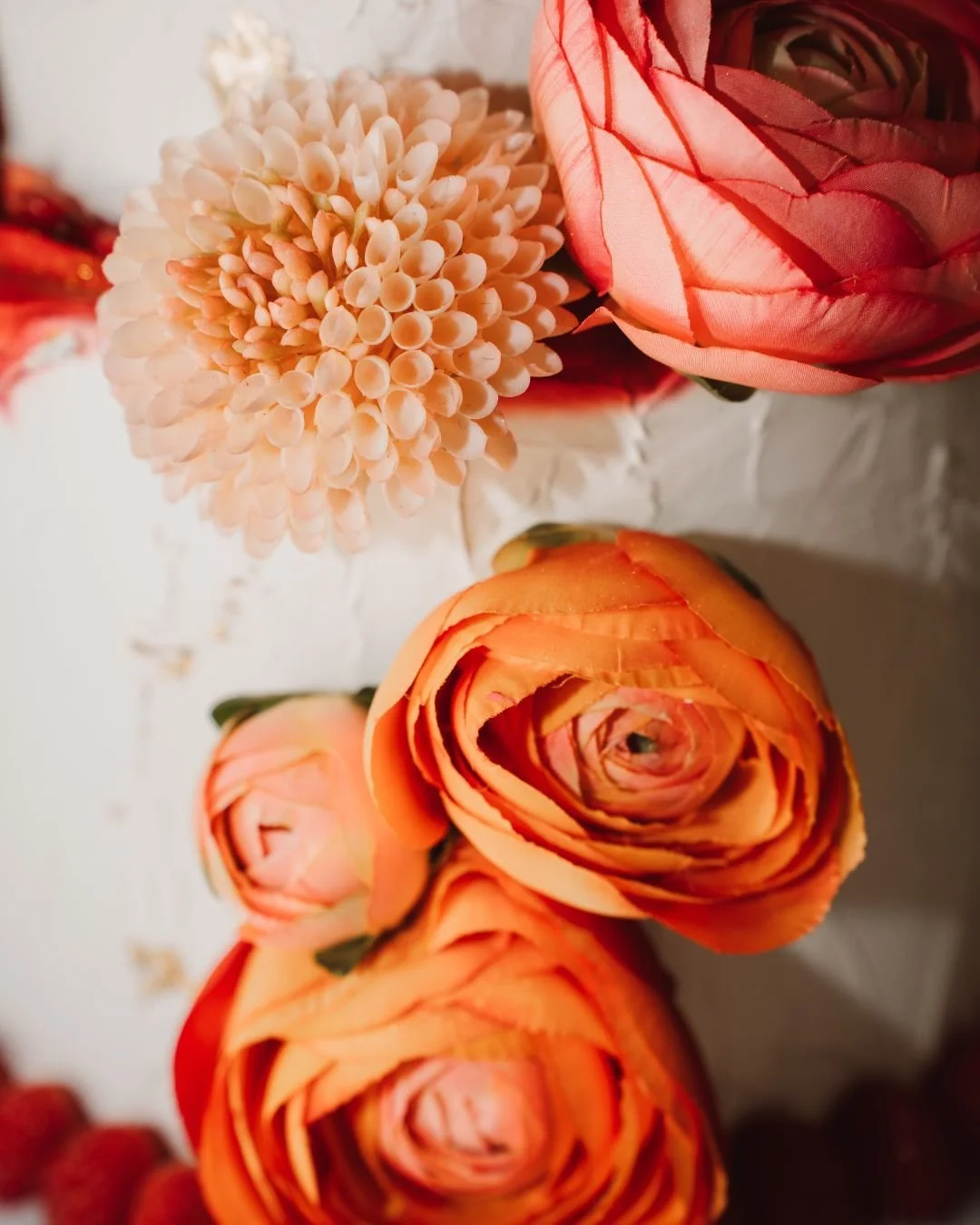 Florals for spring, groundbreaking...

But truly always a very festive look for wedding cakes. This cake was part of a styled shoot with beautiful models Sabrina &amp; Jordi and excellent photographer, @maui.fotografie and eventplanner @luvoo.events