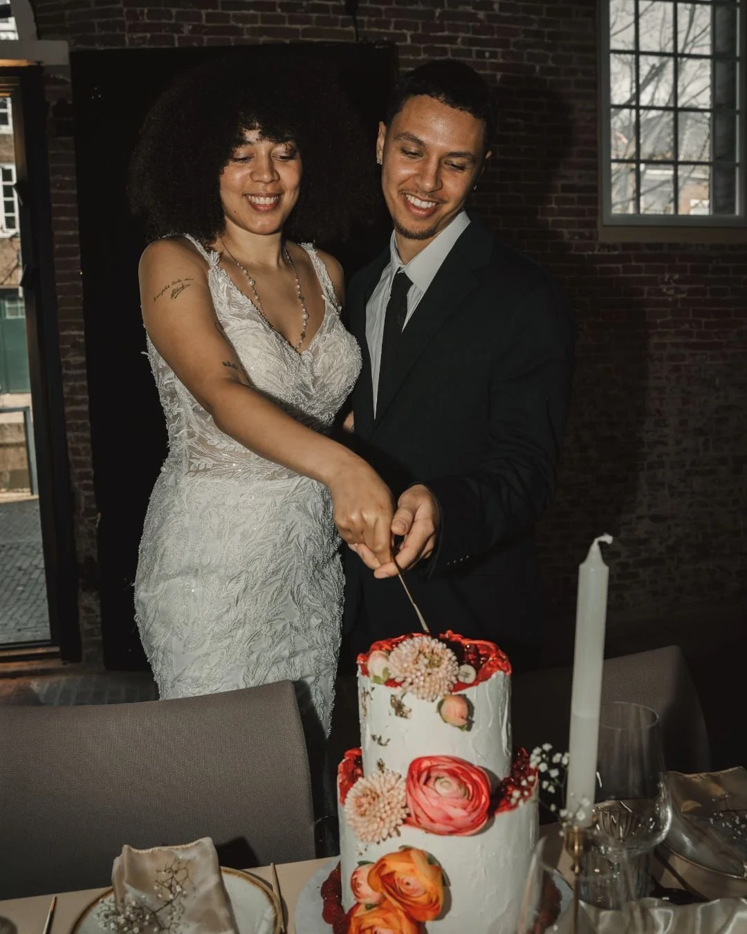 Another shot of the styled shoot with (models) Sabrina &amp; Jordi and photographer, @maui.fotografie and eventplanner @luvoo.events