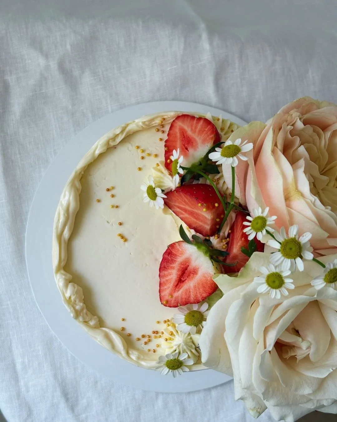 These rough edges are something I always like to see, as well as, quoting one of my favourite cake artists Bernadette Gee from Magnolia Kitchen, "sharp as shit edges". 

Crisp lines on a cake show me expertise with the medium we work with, 