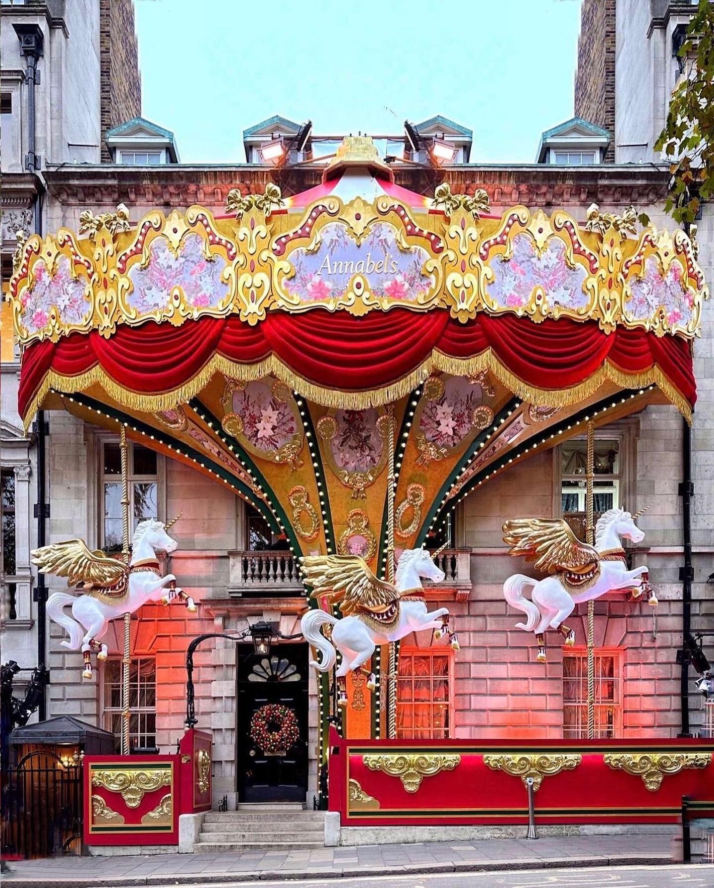 I think this is my favourite Christmas display @annabelsmayfair has done.

Wish you were here,
Xoxo