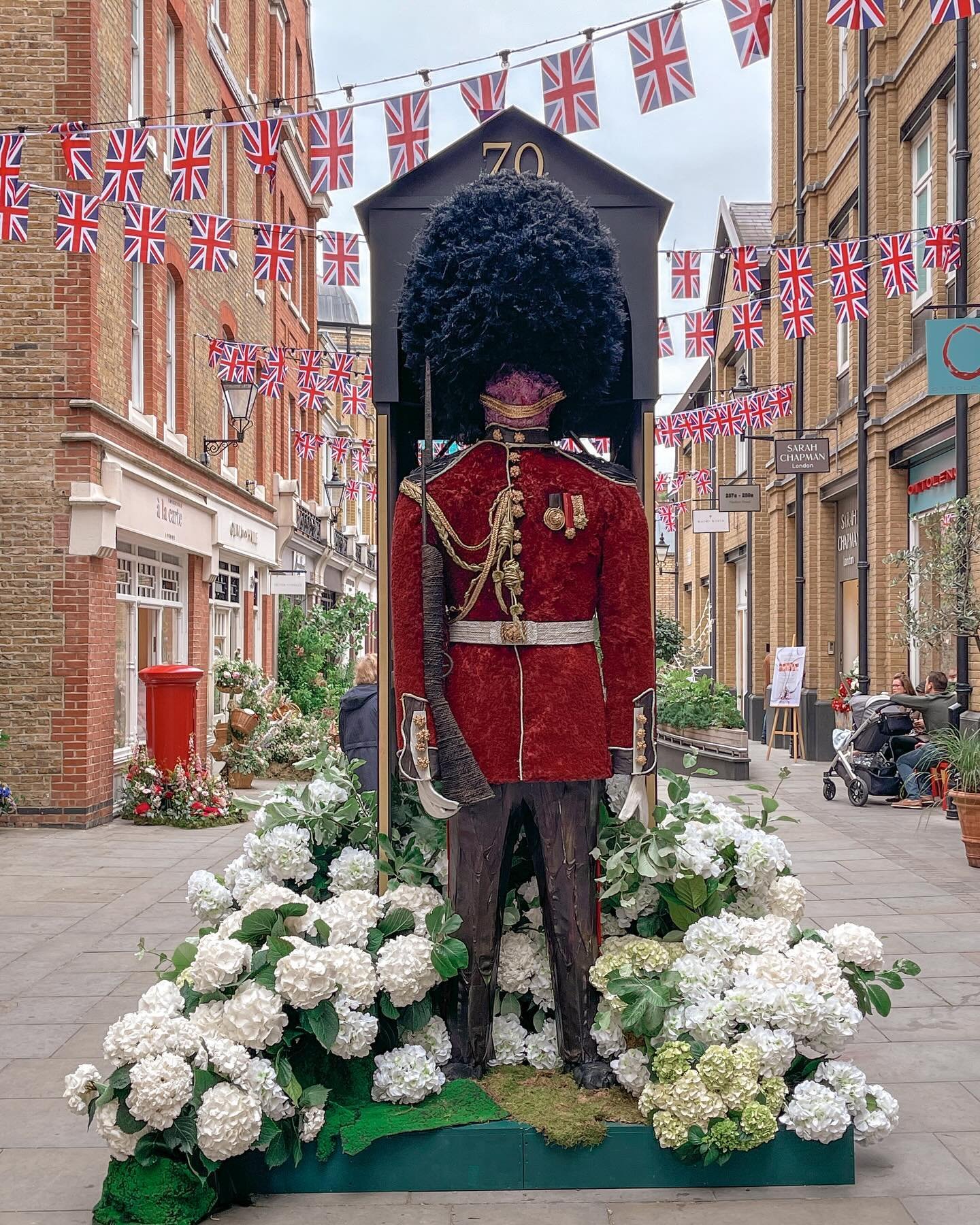Chelsea in Bloom runs concurrently with the Chelsea Flower Show is 21 May to 24 May. This year&rsquo;s theme is Floral Feasts. I&rsquo;m planning to take a day and see all the wonderful displays!

Wish you were here,
Xoxo

#chelseainbloom #chelseaflo