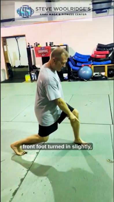 The Lunge Mistake That’s Wrecking Your Knees (And How to Fix It in Seconds)