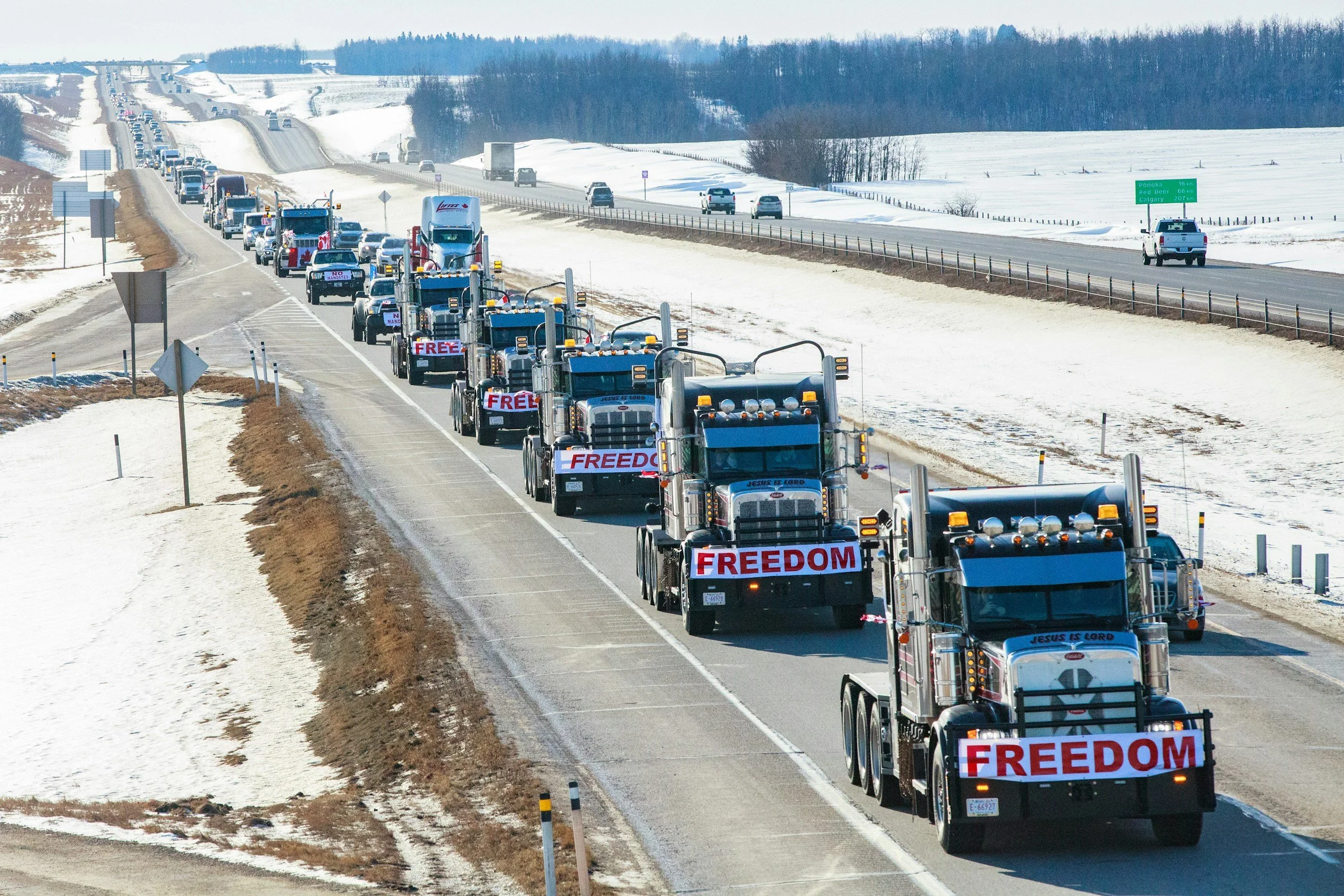 Messaging and Mobilization: Investigating the Online Momentum of Canada’s Trucker Convoy