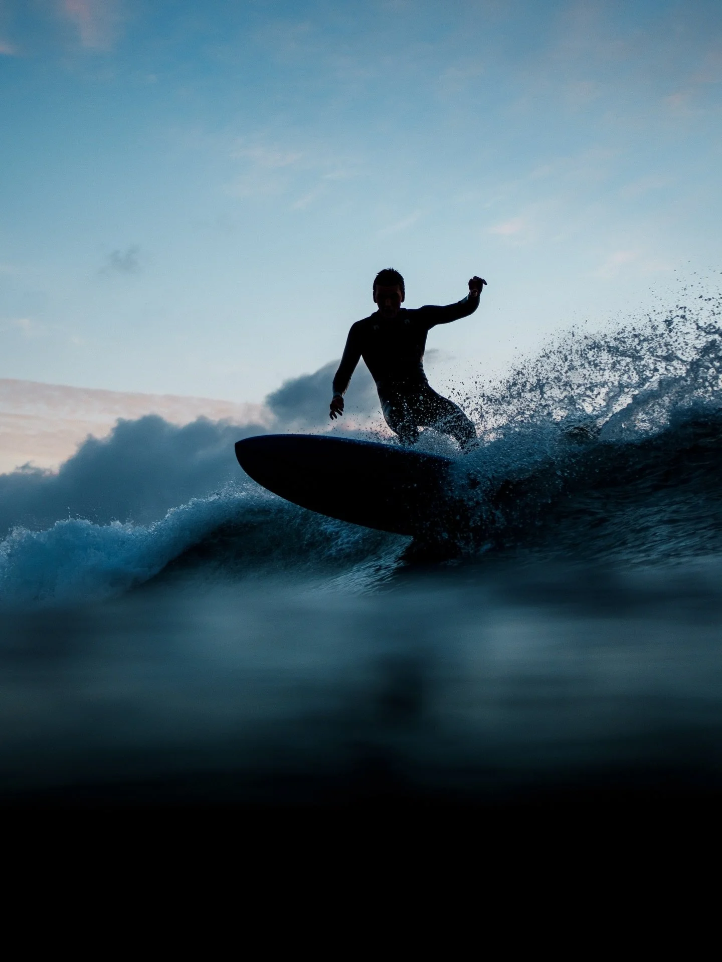 Loving these warm December nights, scrambling for the last few waves before dark 🌅🌕