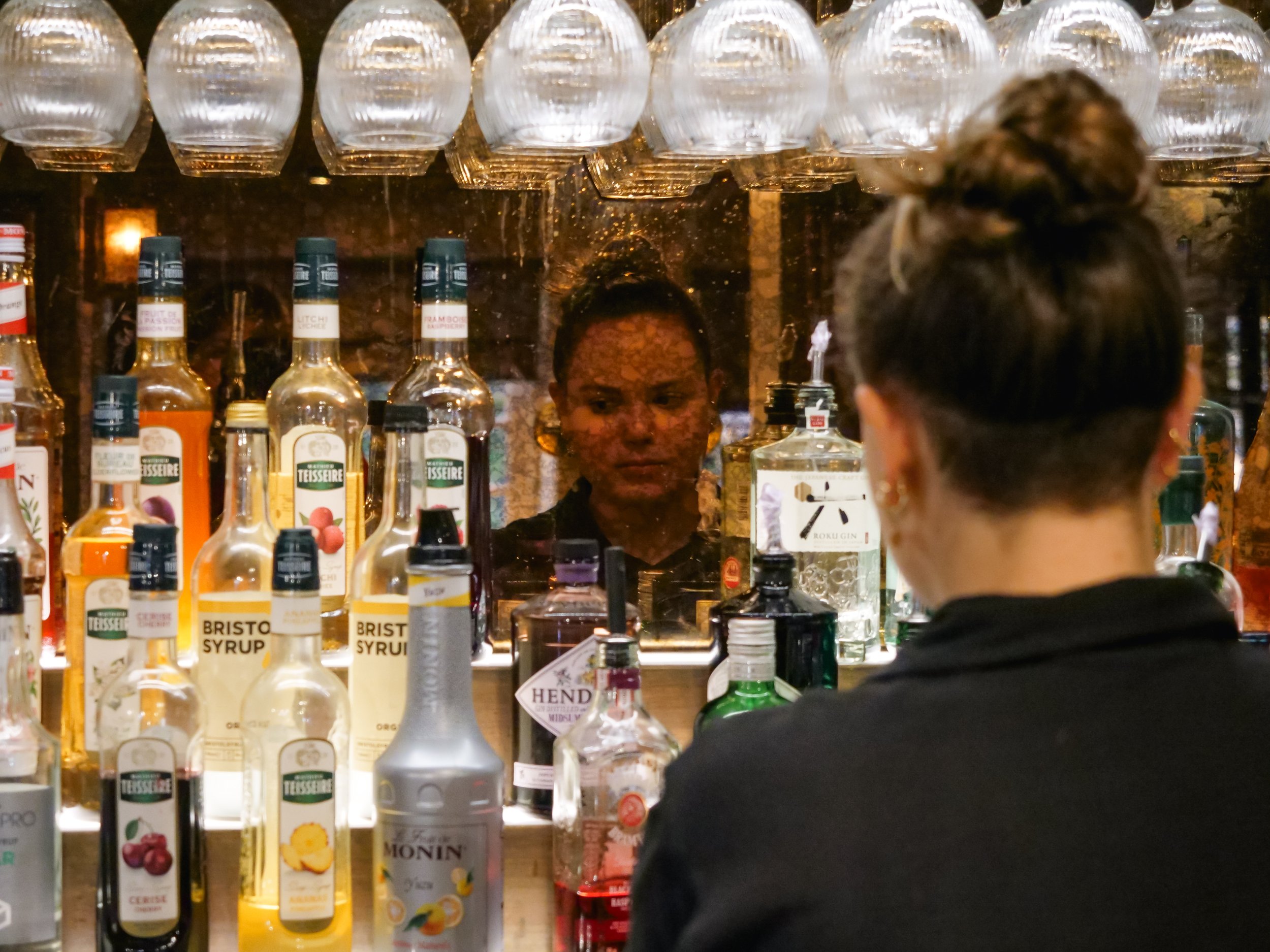 To strike a balance and while she waits to begin her masters, Olivia is currently working as a waitress at The Trout, a popular Oxford pub. This job, alongside spending time with her boyfriend Leon and engaging in daily practices like meditation and