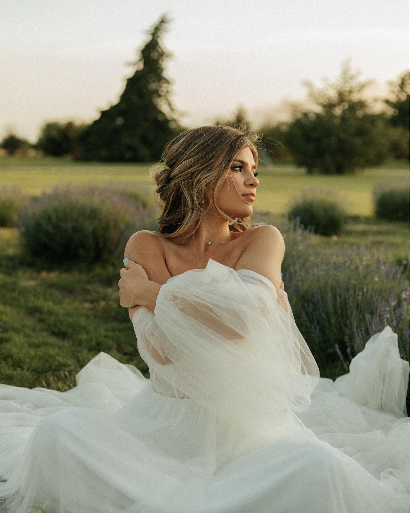 The dreamiest lavender shoot☁️

Gown | @casablancabridal @brooklyncobridal 
Model | @brielynnnn 
Photographer | @ashtonbrunkphoto