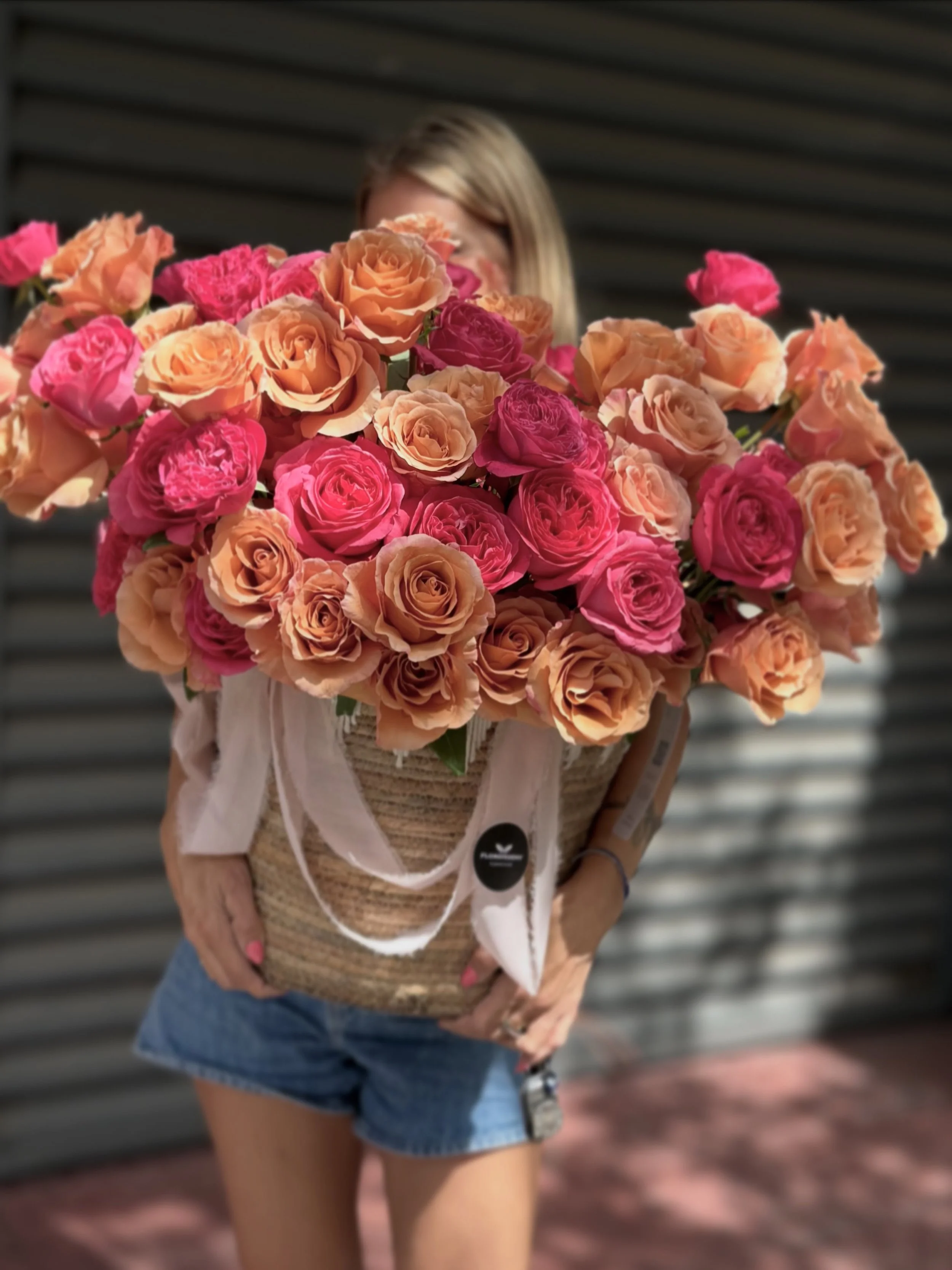La dosis de flores que necesit&aacute;bamos hoy 🩷✨

#GardenRoses 
#MoabRose
#PinkPretty
#floralarrangements 
#cestodeflores
