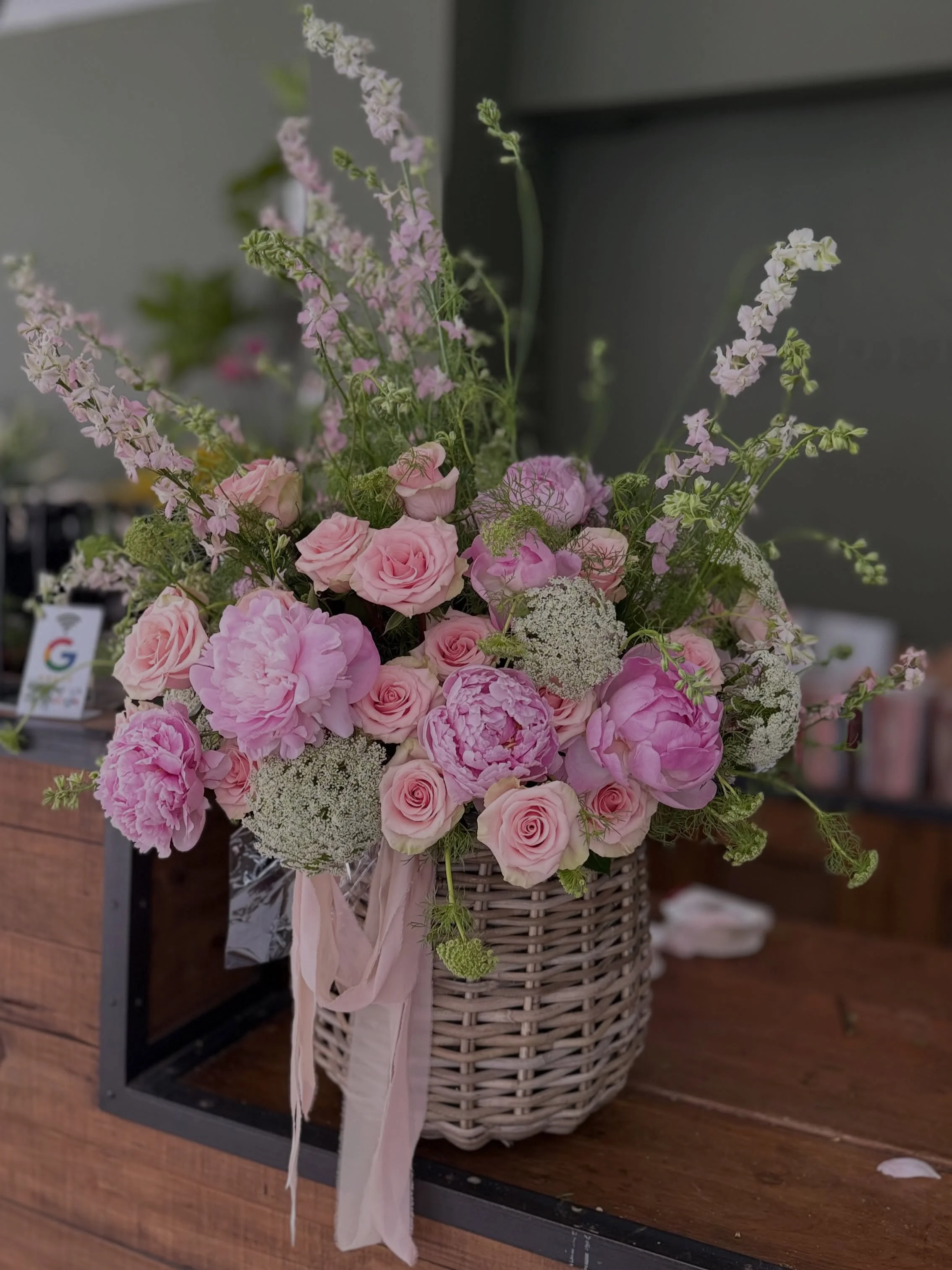 Pausa de 3 segundos para contemplar algo bonito⏳🌸

Dicen que mirar flores reduce el estr&eacute;s, as&iacute; que considera este post como un regalo visual para tu d&iacute;a 🩷Qued&oacute; tan dulce y rom&aacute;ntica que era un pecado dejarla guar