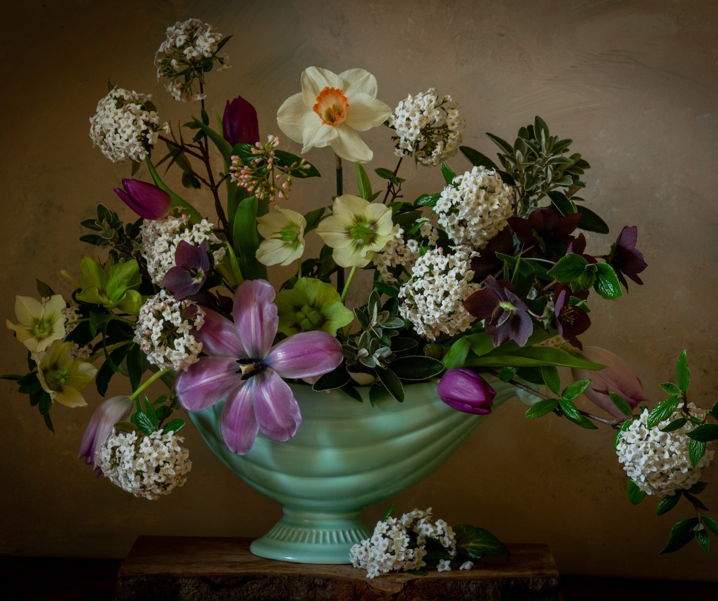 A lovely sunny Saturday. A slow day taking time to stop and smell the flowers. When the world feels so turbulent slowing down is the only option, look around and enjoy the beauty… #spring #slowsaturday #stilllifephotography #stilllifeflowerpho
