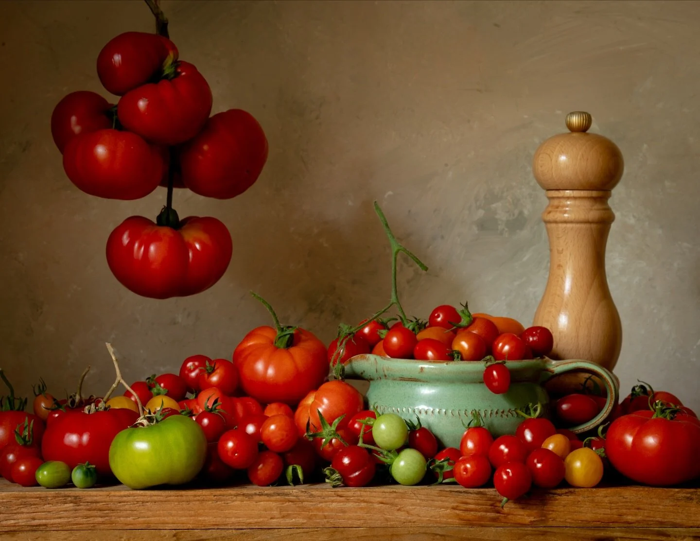 Something different from the garden today… #homegrowntomatoes #tomato #stilllifephotography #gardentherapy #nicheflorist #sonyalpha