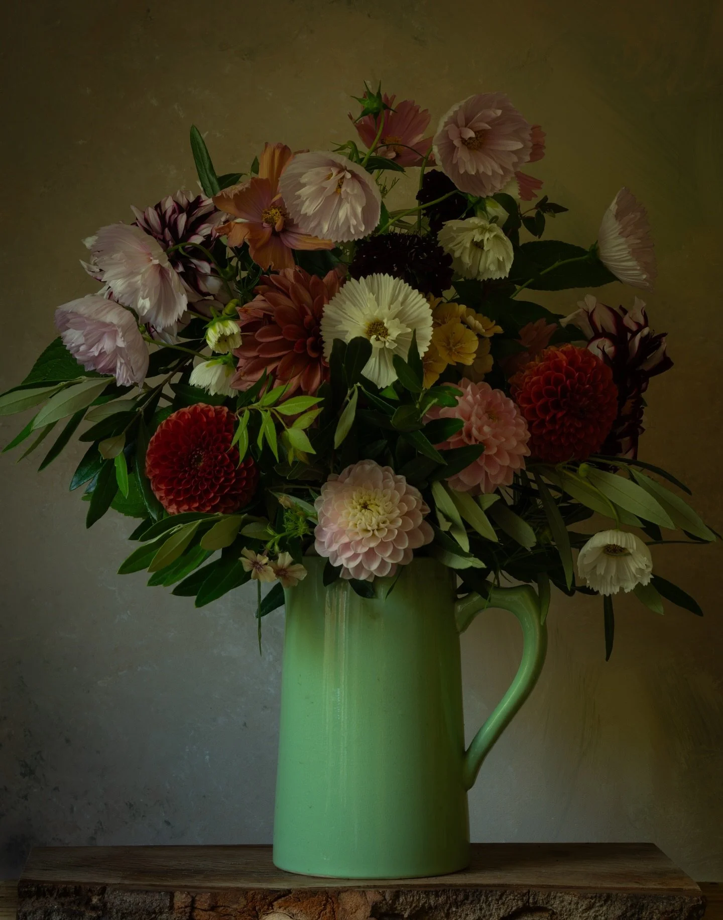 When a dear friend gifts you flowers from her garden… The light is changing and Autumn is slowly creeping in. The longed for rain has brought a relief to both me and the garden, I feel like myself again… #rain #latesummerflowers #stilll