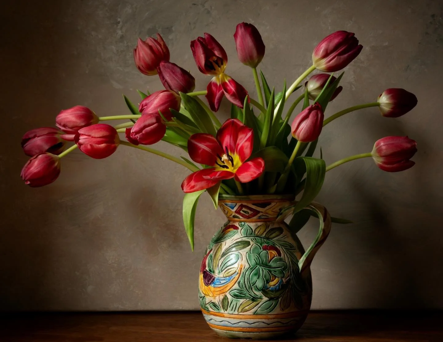 Waiting for our own tulips to bloom and searching for my creativity. Spring is coming&hellip; #tulips #stilllifephotography #nicheflorist #lynnseykellyphotography #lynnseykellyflowers