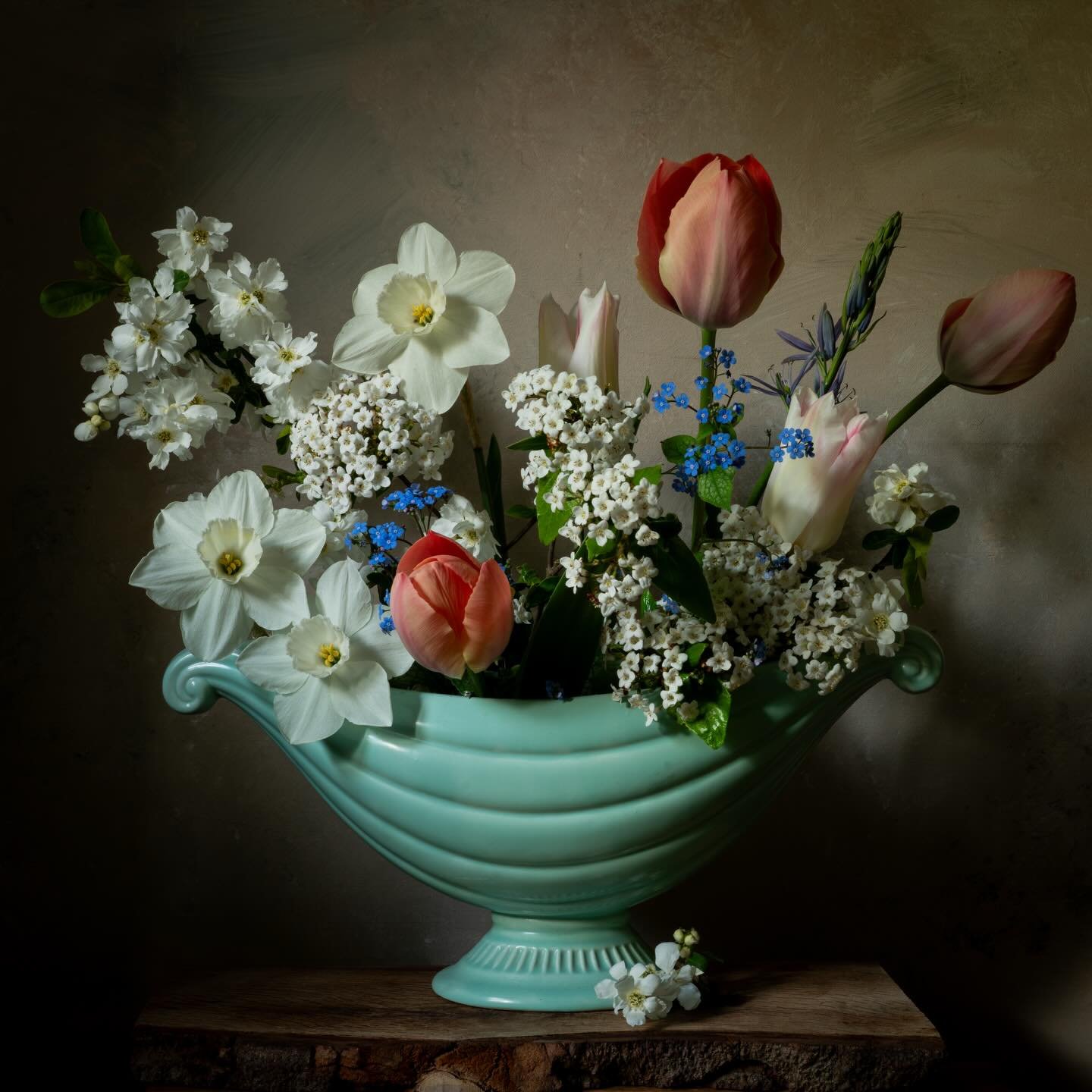 The good, the beautiful and love endure- and the power of spring conquers all. @mariaweiss_offical 
#easterflowers #stilllifeflowerphotography #nicheflorist #floraltherapy #spring