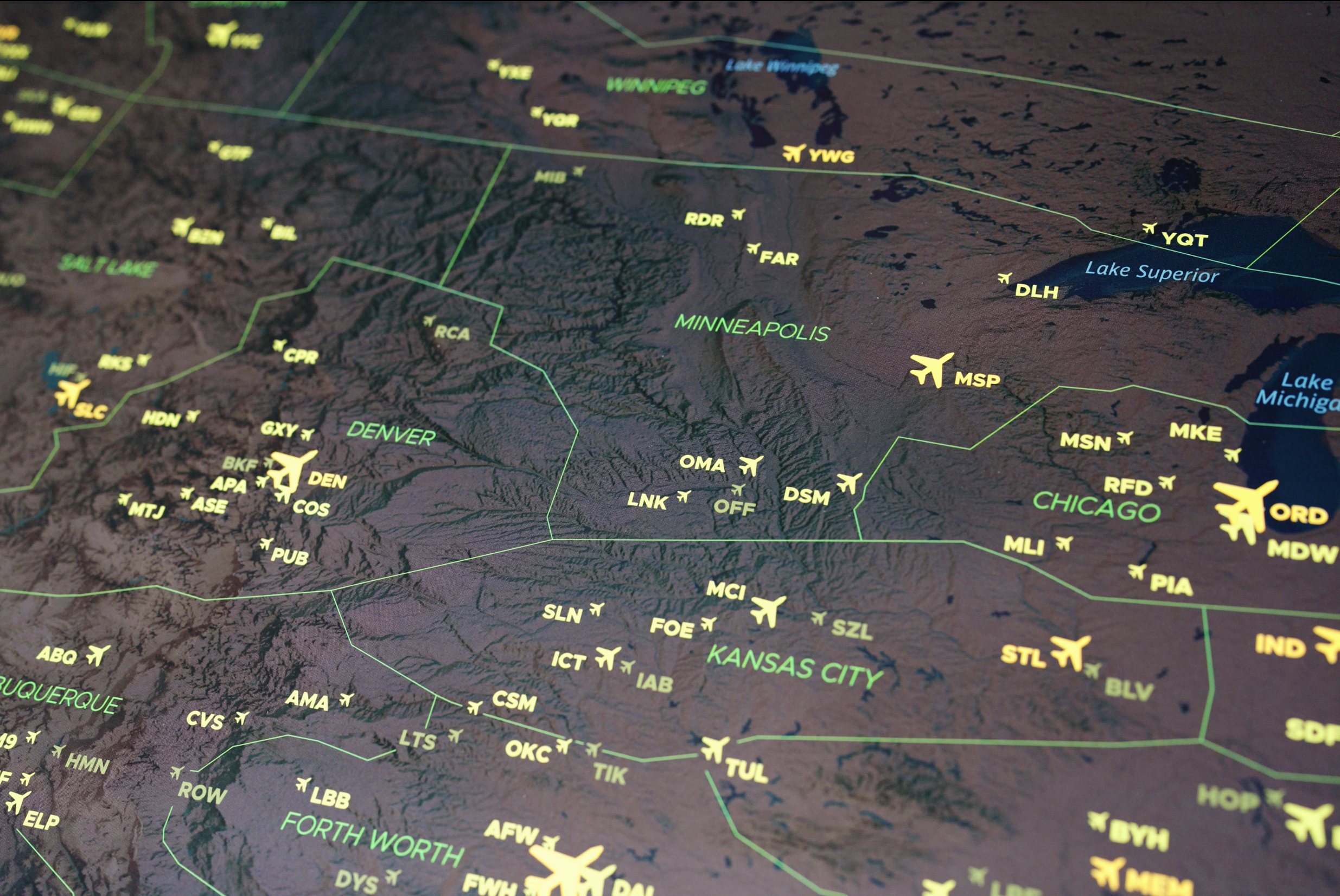 ❄️ A northern aviation powerhouse! Minneapolis-St. Paul International is a crucial hub for both domestic and international flights.