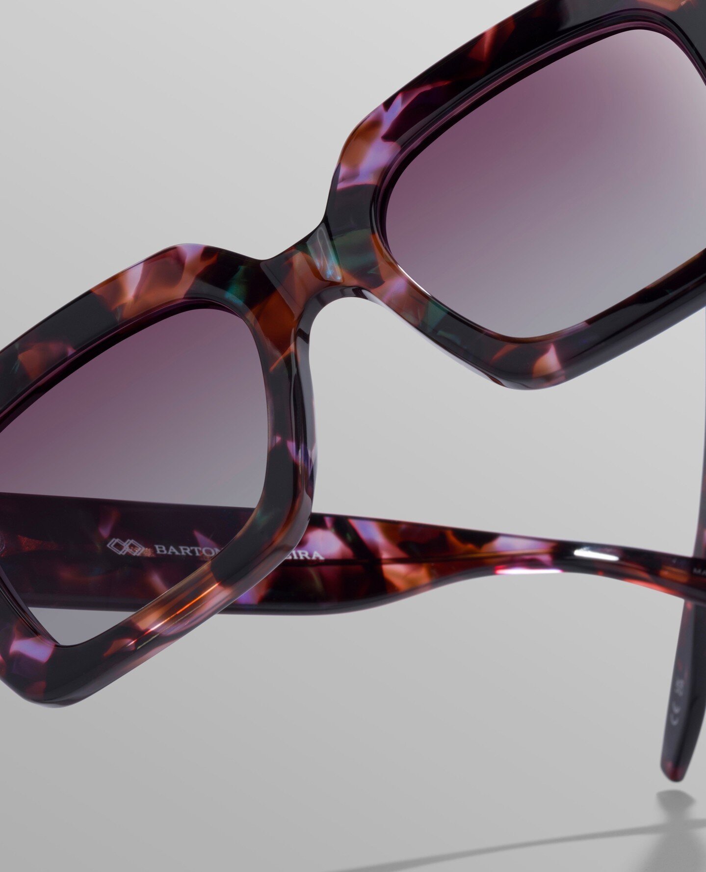 INTRODUCING THE NEW WAILUA | Uplift your spirit with this glamorous sunglass that features hand-finished curves, chic angles, and earth-toned gradient lens colors.⁠
⁠
⁠
#BartonPerreira ⁠
#Sunglasses⁠
#SS24⁠
#TheWailua