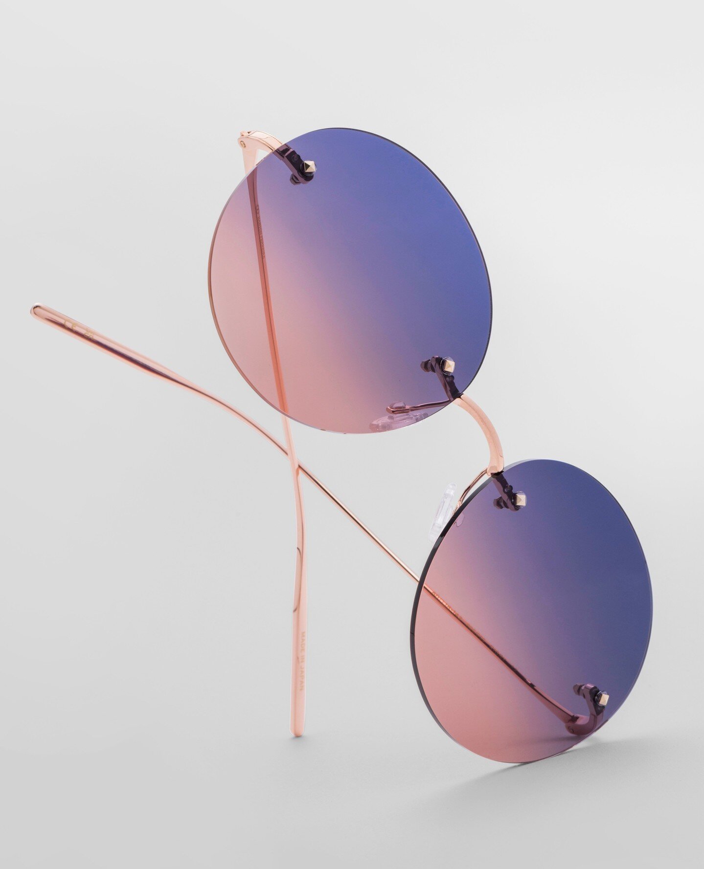 Elevate your style to dreamlike heights in the Dusk Sunset Gradient colorway.⁠
⁠
⁠
#BartonPerreira ⁠
#Sunglasses⁠
#SS24⁠
#TheRigby