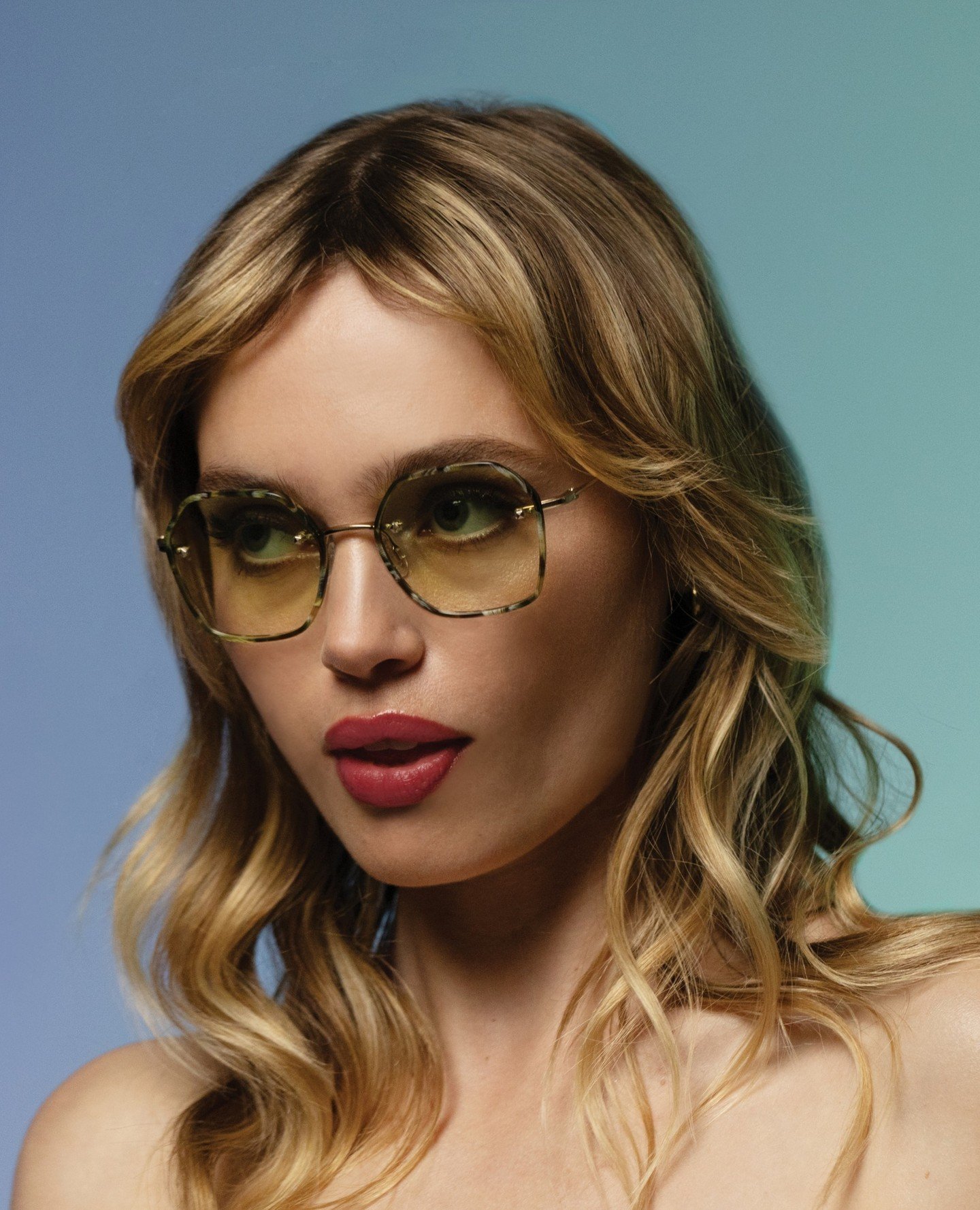 Add an unparalleled allure to your style with The Rhonda frames.⁠
⁠
⁠
#BartonPerreira ⁠
#Sunglasses ⁠
#SS24⁠
#TheRhonda