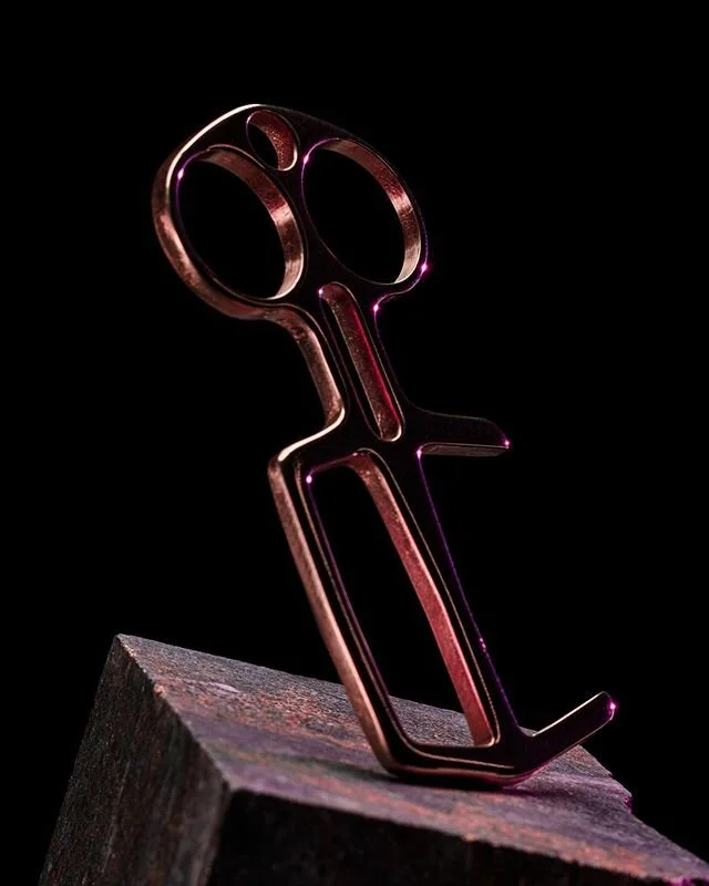 Engineered to eliminate chances of contracting diseases off of contaminated surfaces. Perfect for visiting hospitals, for people with heightened exposure to germs like healthcare workers and logistic workers as well as to people with weaker immune sy