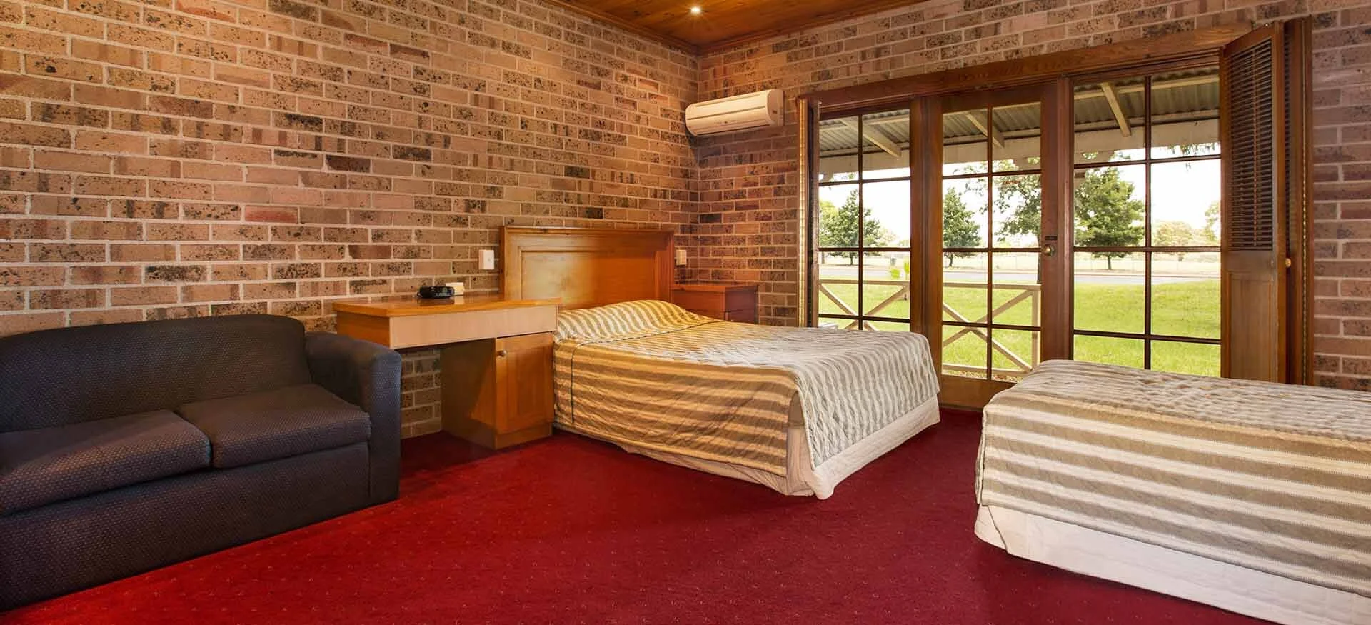 Accommodation-Studio Queen Single-Banner.jpg