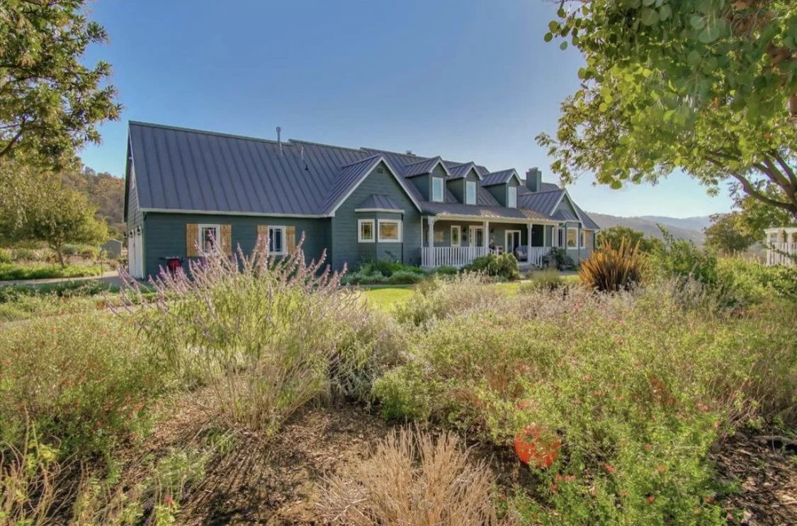 3 bed / 3 bath - 5 Acre Farm - For Sale