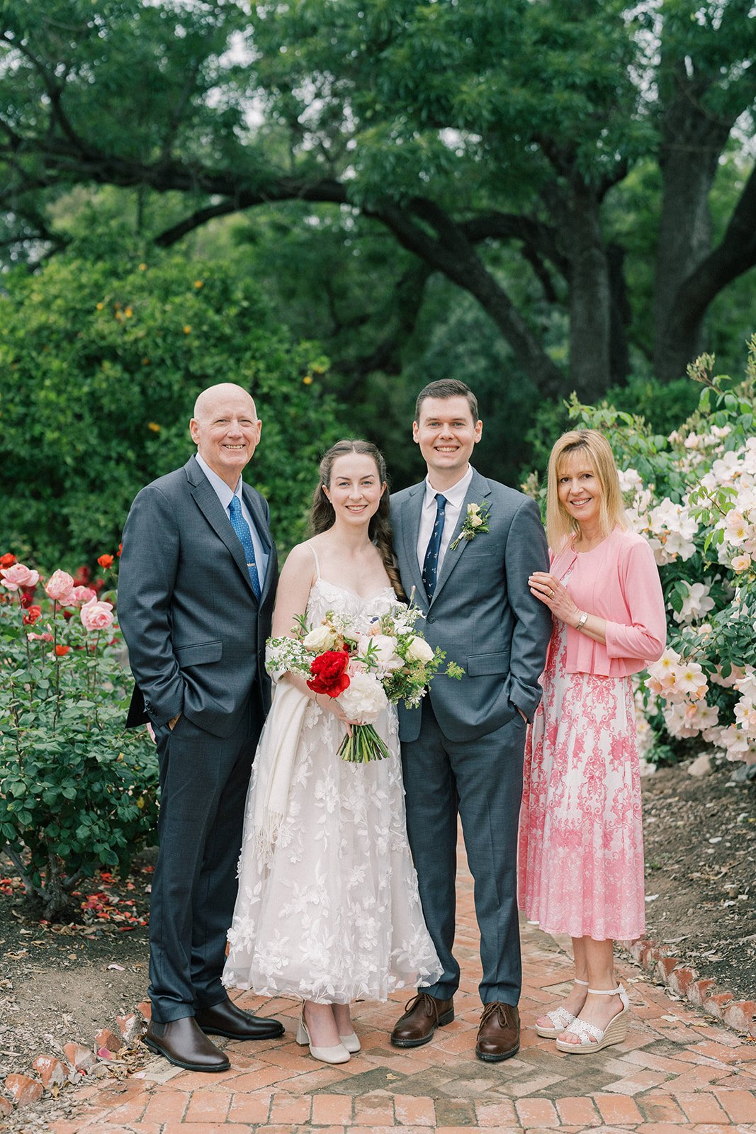 Portrait of the newlyweds with the groom’s parents