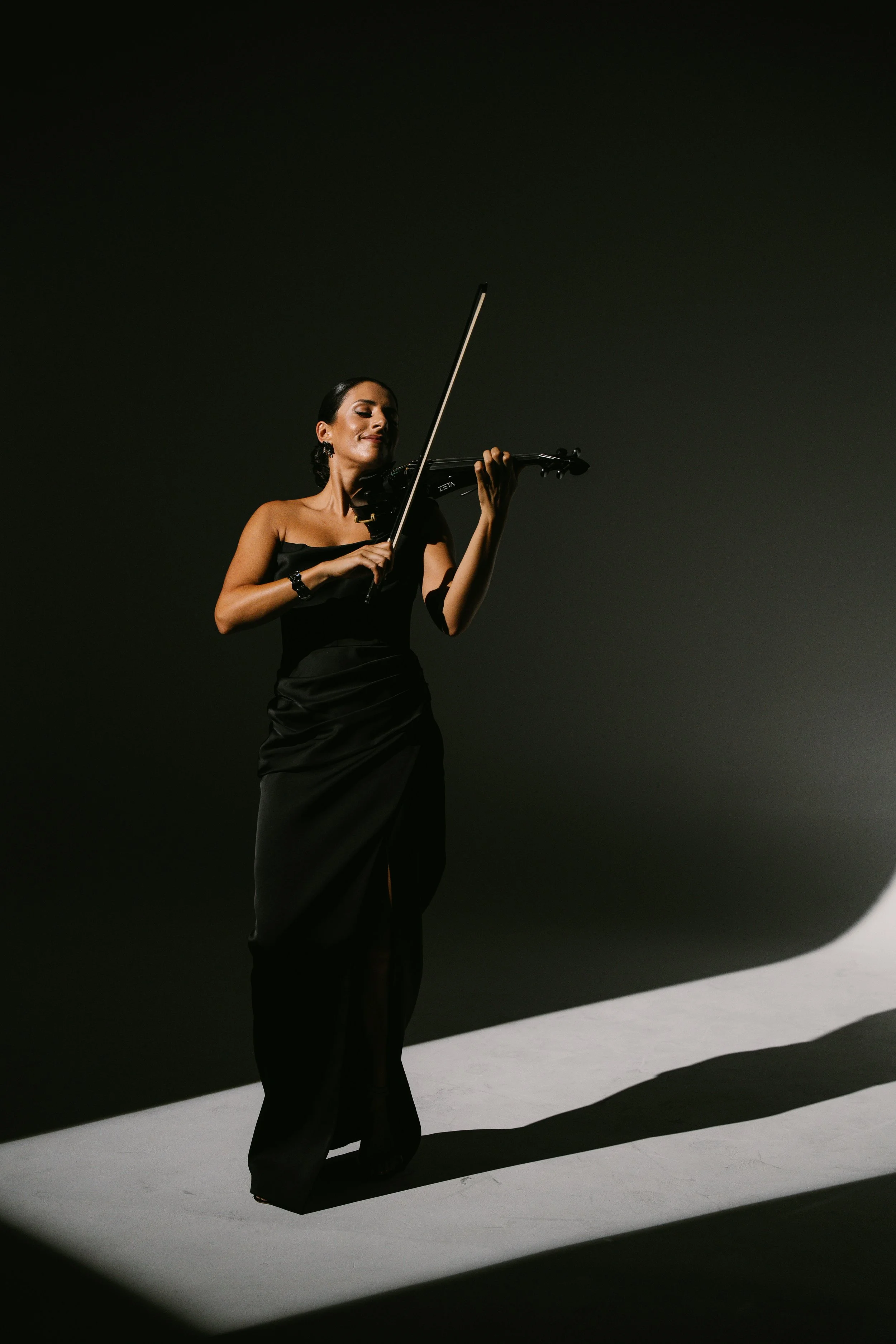 Electric Violinist Solo Performance