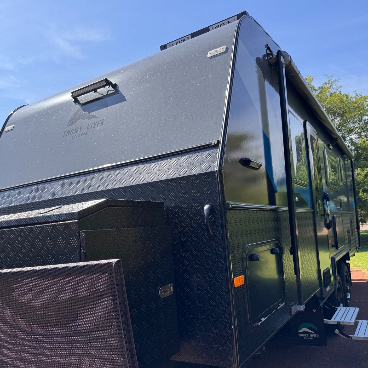 🇦🇺This Young Family of 4 is Trading Basic for Brilliant as they prepare for their lap of Australia. 
🏁 Outech OffGrid - Fizty Gen 2 Package
🪫From Basic 
To
🔌 Brilliant
🎁 Snow River Multi Terrain Bunk Caravan &ndash; here is a quick summary befo