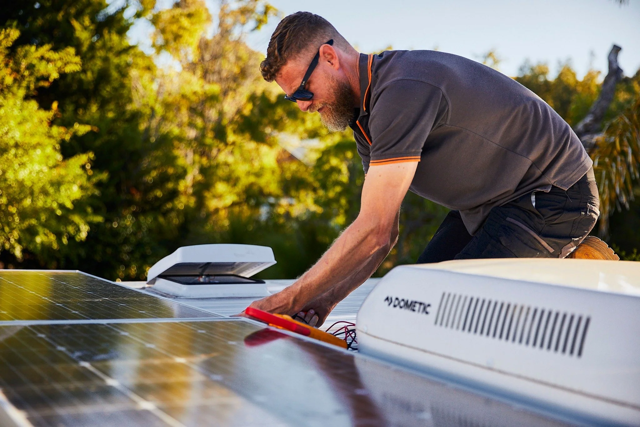 🔑Key Aspects of Caravan Power Systems

🔋 12-Volt &amp; 24-Volt (DC) Systems: Essential for off-grid, powering lights, fridges, pumps, and USB outlets from lithium or AGM batteries. A 400Ah lithium setup is common for free camping.

🔌 240-Volt (AC)