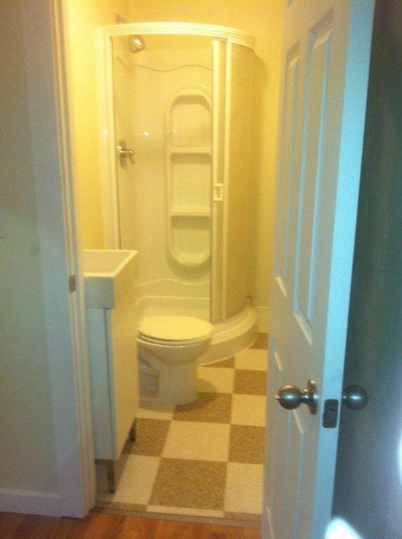 6Unit 1 bath.jpg