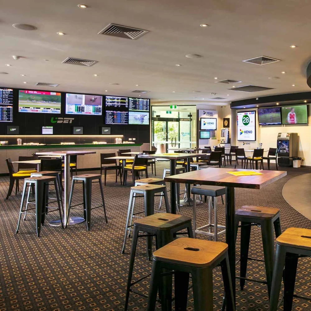 Dining — Forest Lake Tavern, Forest Lake, QLD