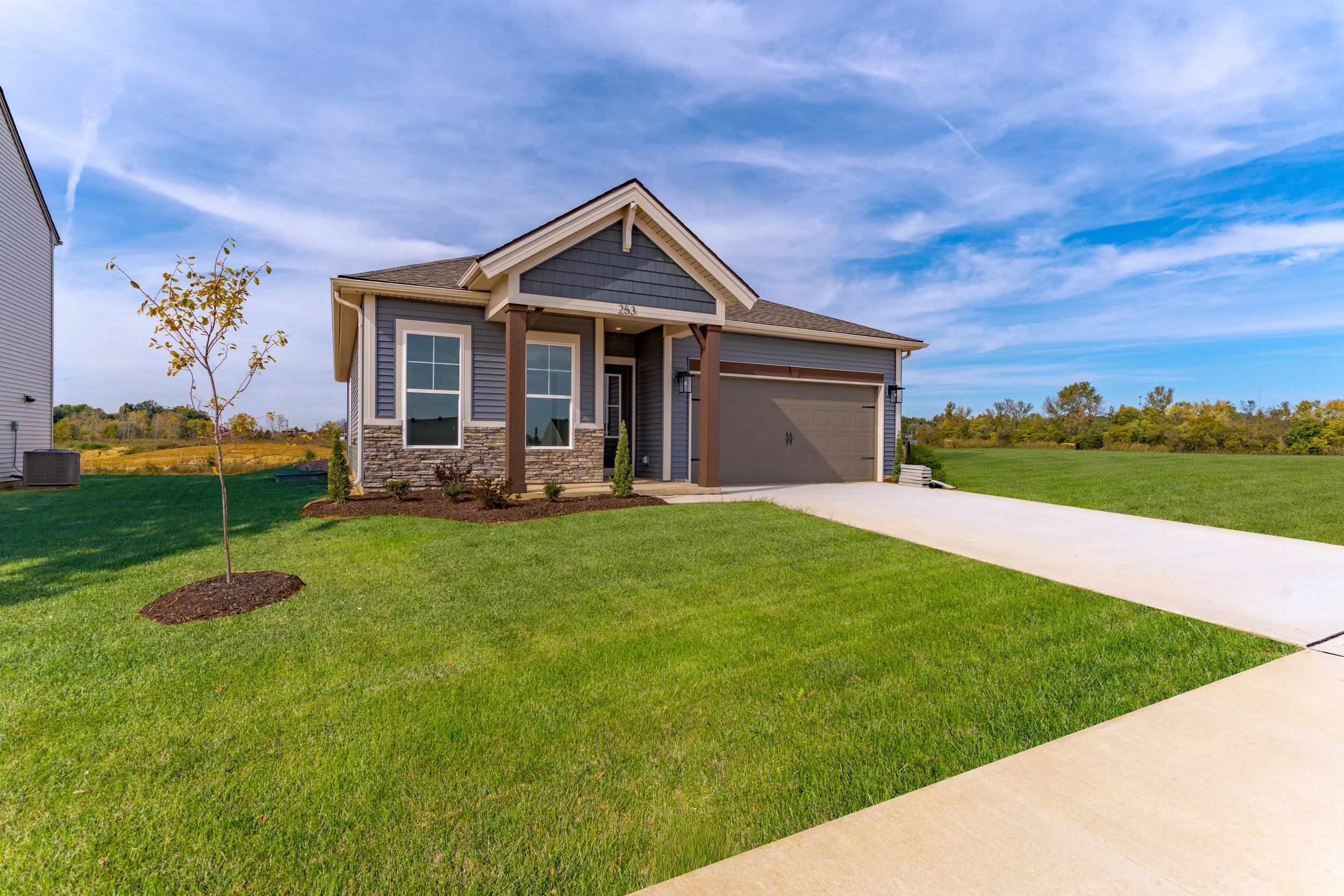 253 Applegate Dr-EXT-2.jpg