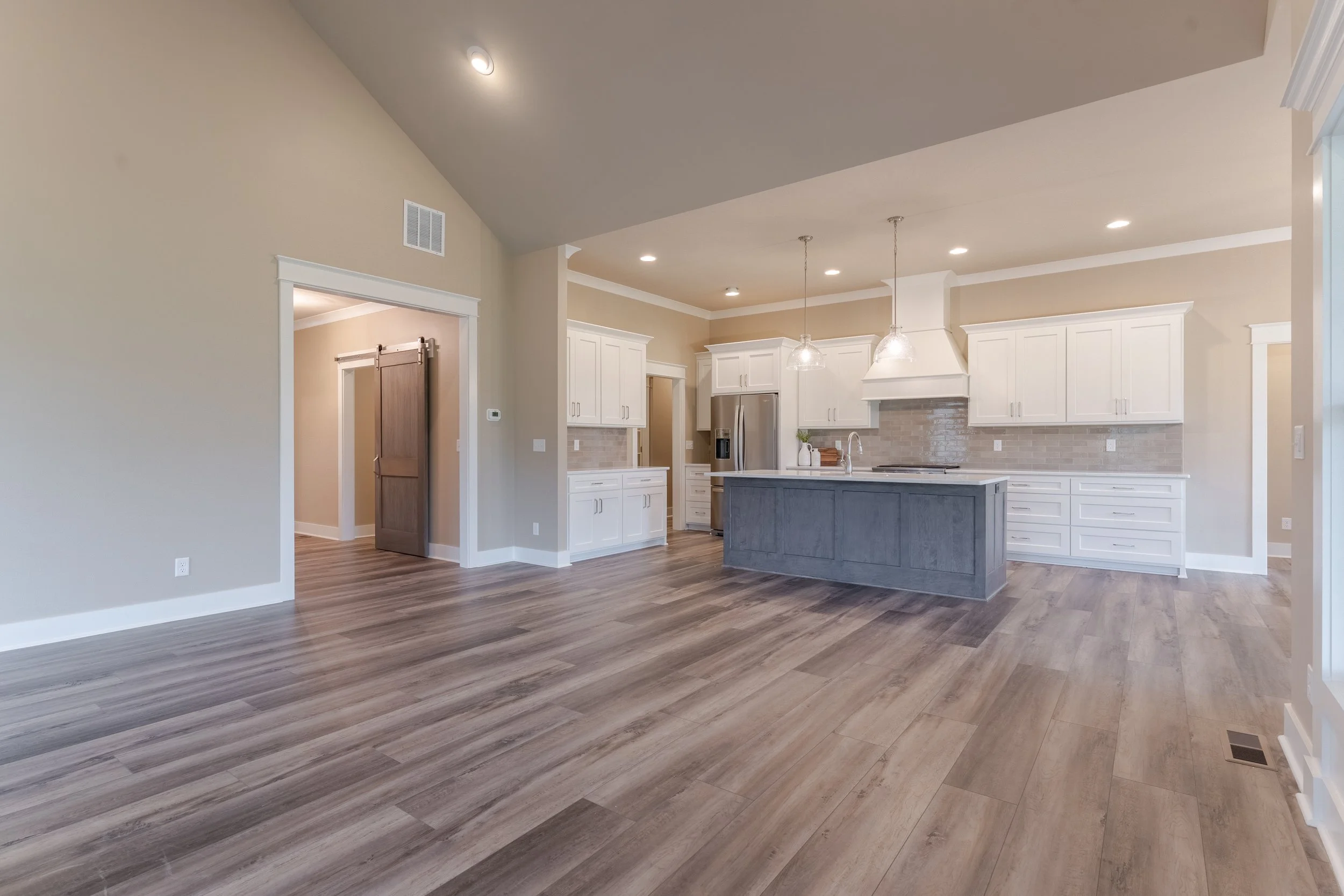 1575 Firefly Cv-INT-18.jpg