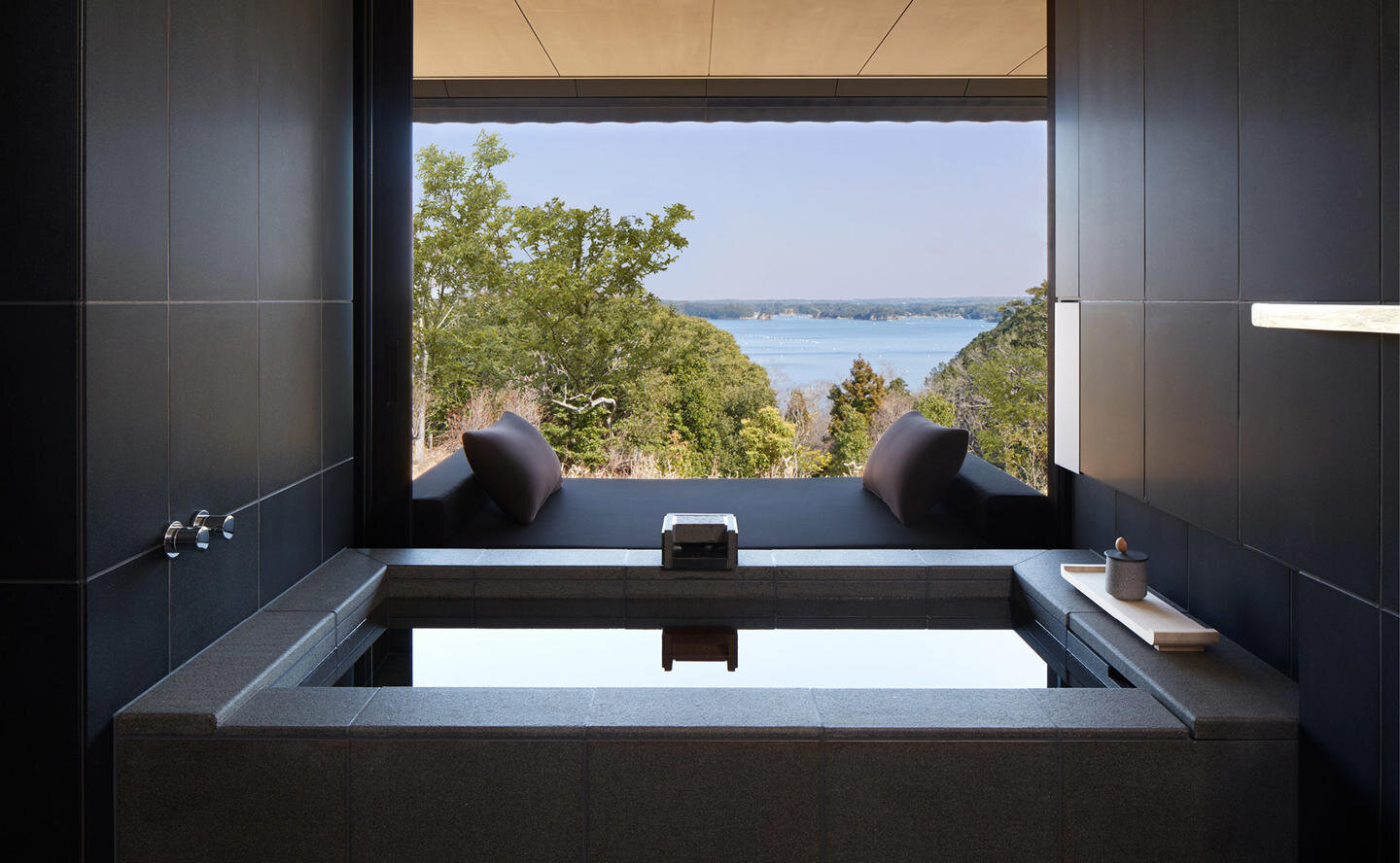 210125_AmanWebsite2021_LandscapeImageFrame_WholePixels_Amanemu_12.jpg