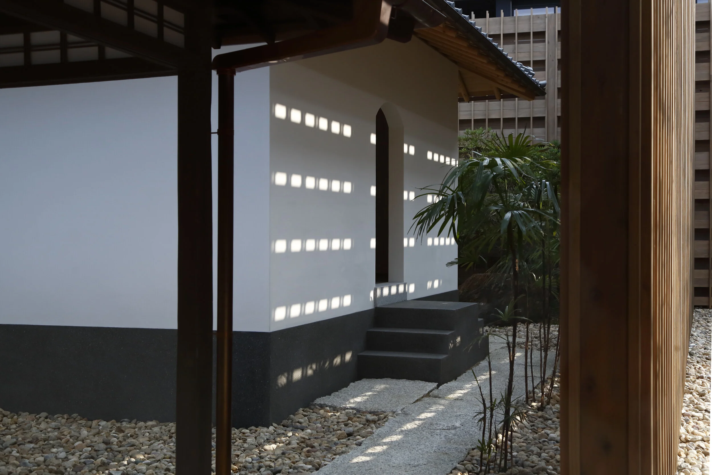 Azumaya Gazebo Entrance_Yuna Yagi.jpg