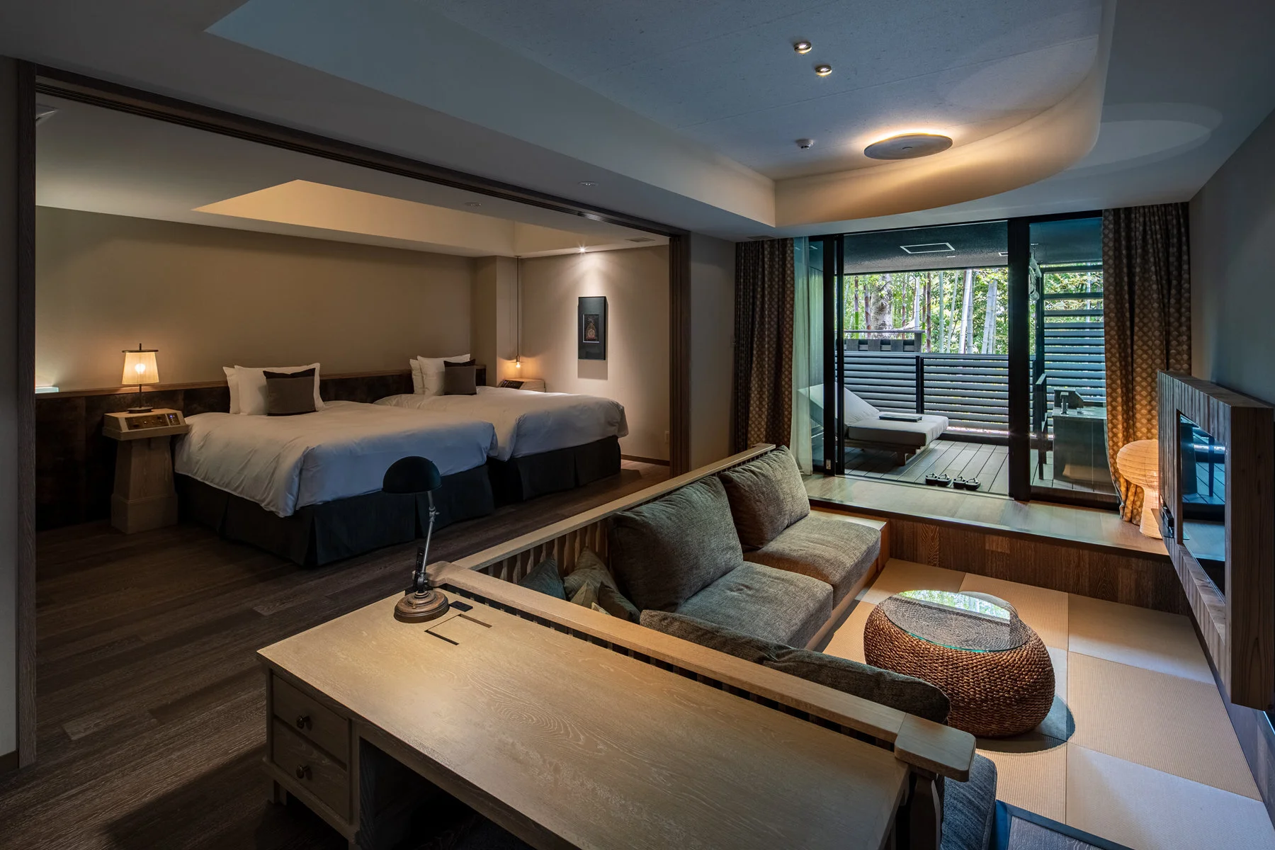 3 Rooms 2 FUFU Premium Corner Suite.jpg