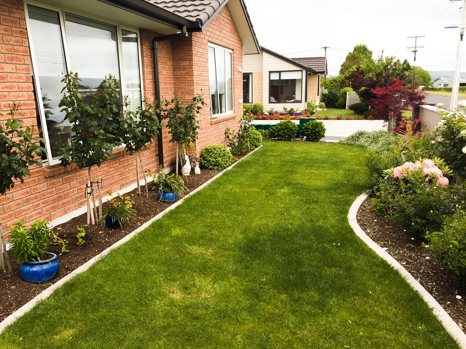 Retirement village unit lawns, planting and edging