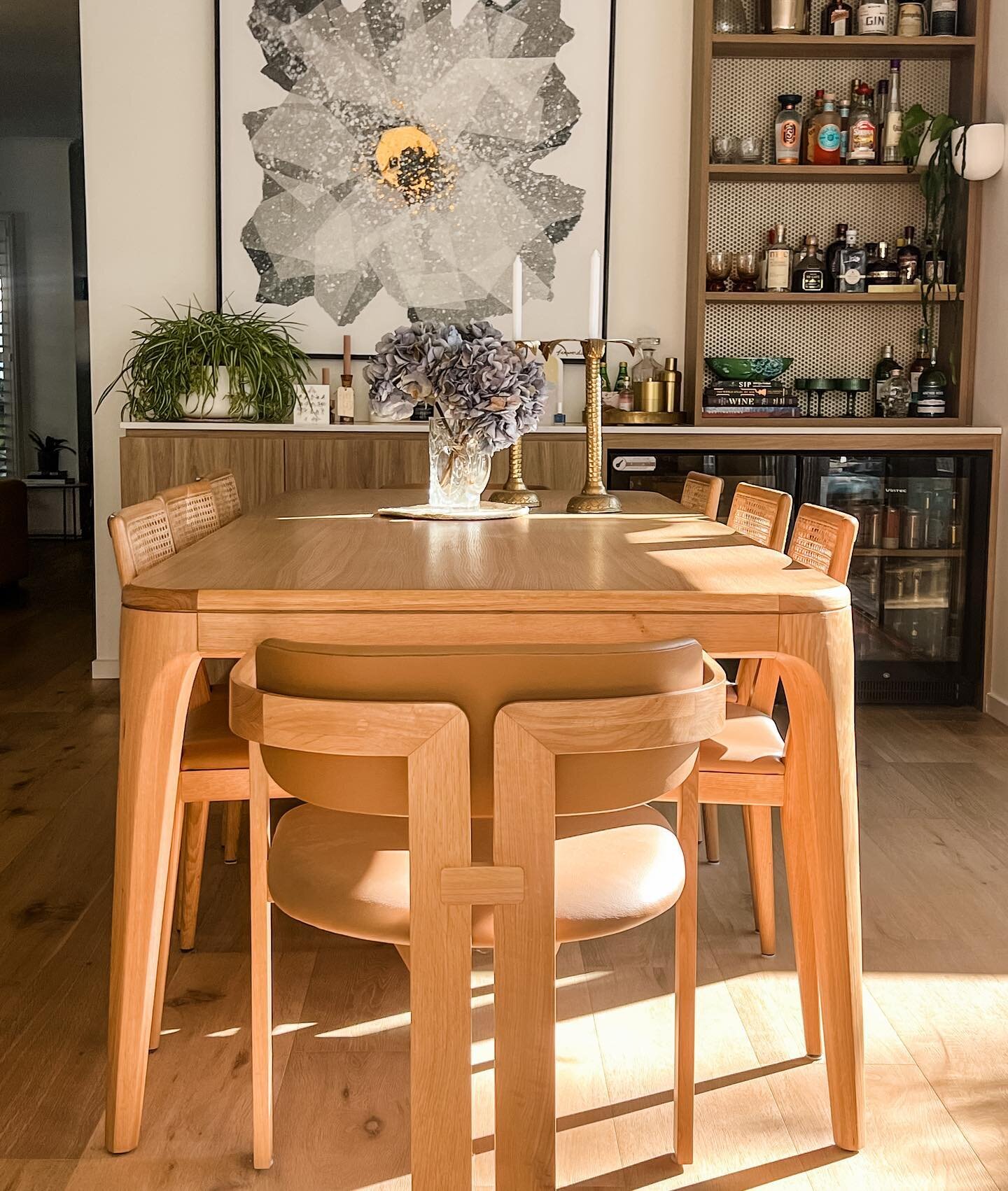 Look at this sun filled dining room ☀️

At one of our favourite dining rooms finalising some styling pieces so than I can show you this amazing home properly! 

Love the refined lines of this dining table and these chairs are insane 🥰 and this beaut