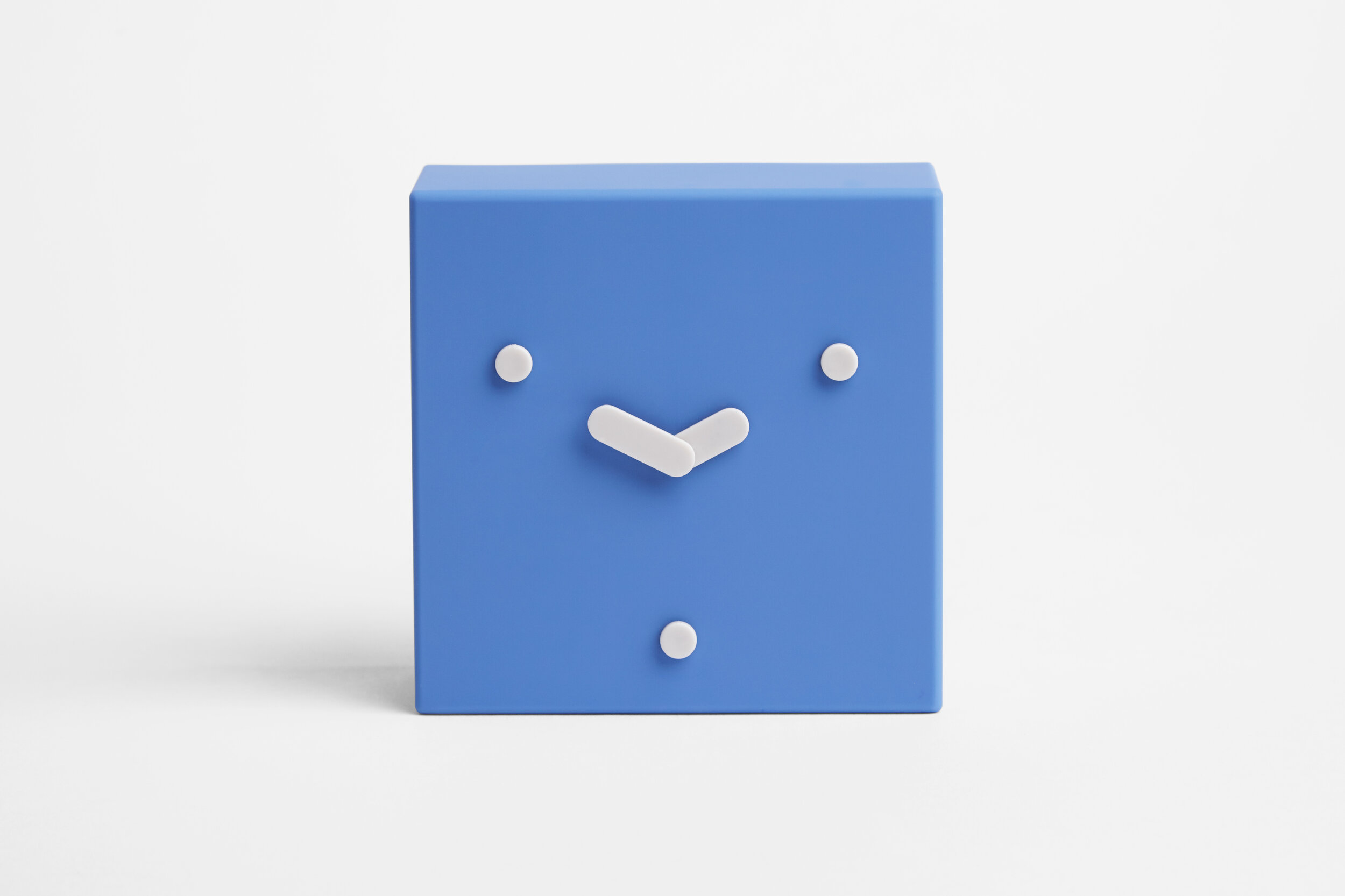 Delivery to +50 countries — Buy Face clock 2610 — EO PLAY